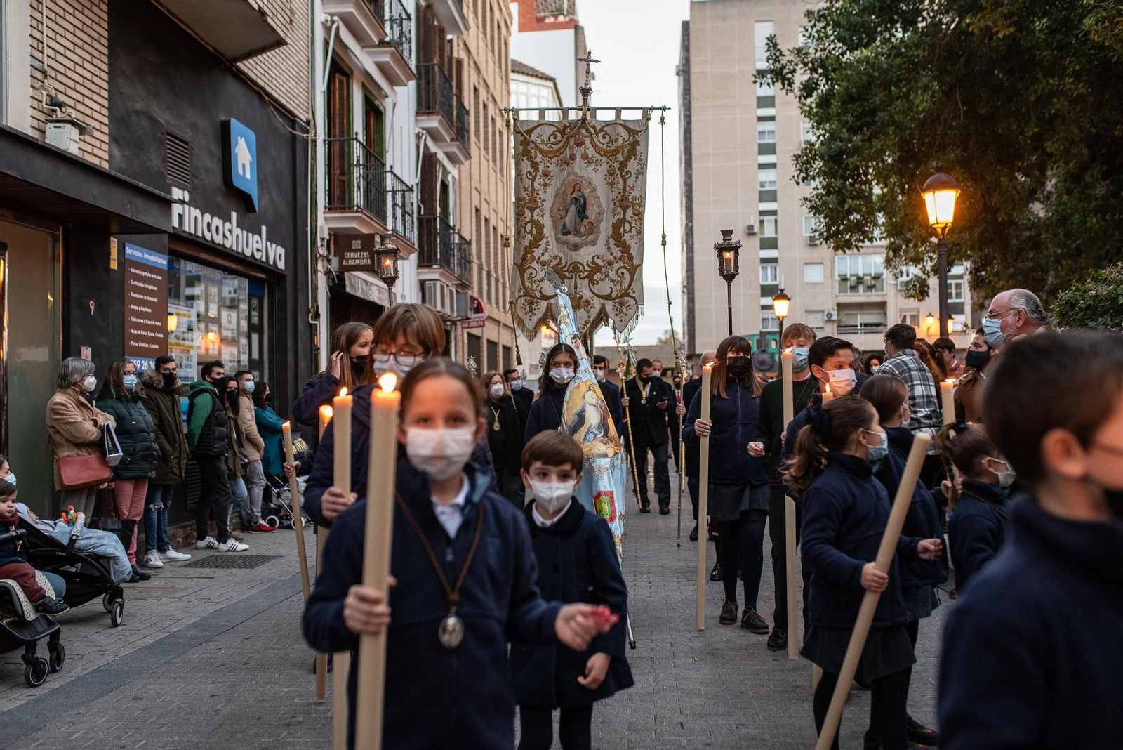 Imágenes de la Inmaculada Concepción procesionando por las calles de Huelva