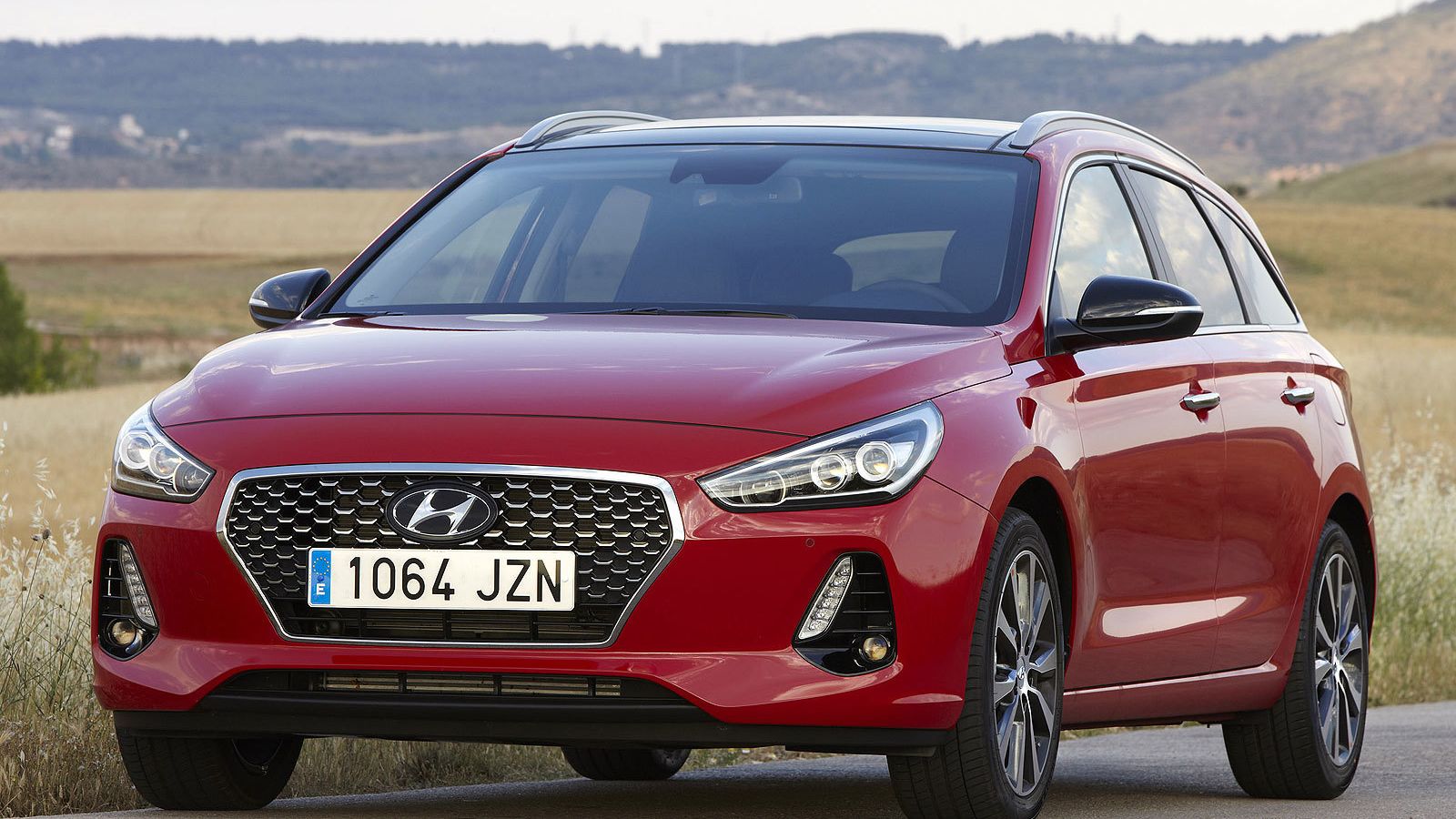 Destaca por su estética más deportiva y por los mejores acabados.