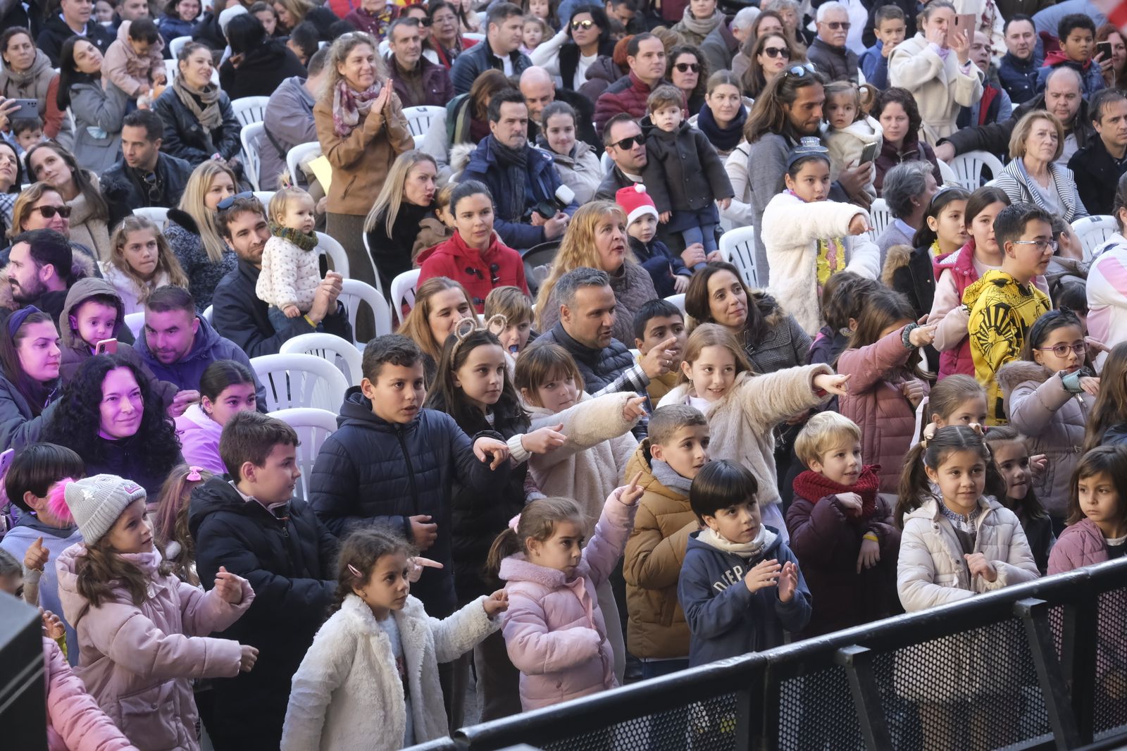 La fiesta infantil de Fin de Año en la plaza de las Tendillas de Córdoba, en imágenes