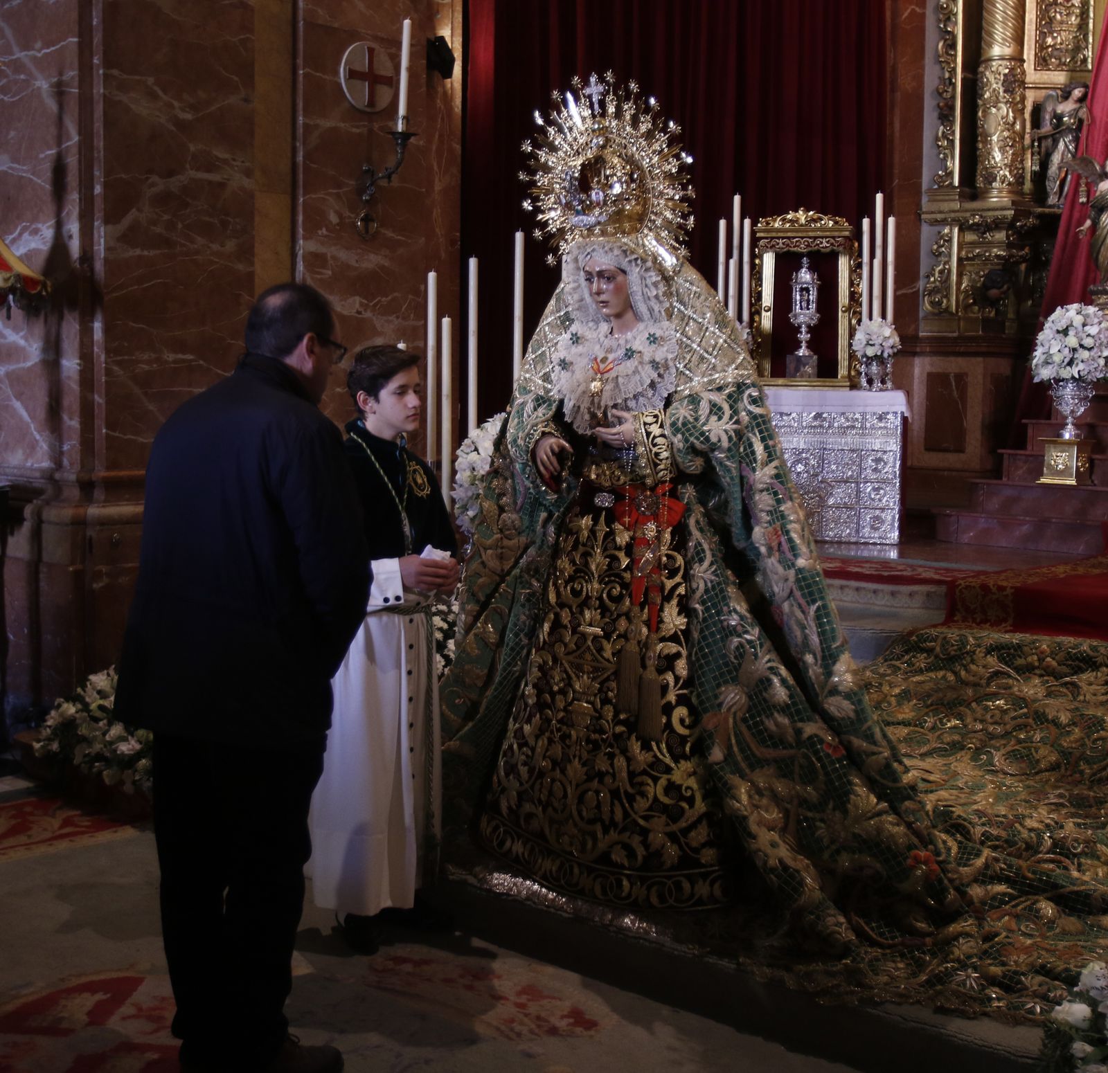 Besamanos de Esperanza de Triana y Macarena