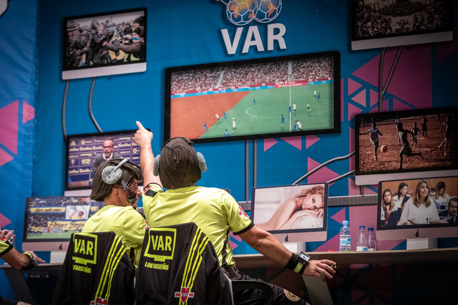 Desde Chiclana llegó la chirigota 'Los VARbateños'