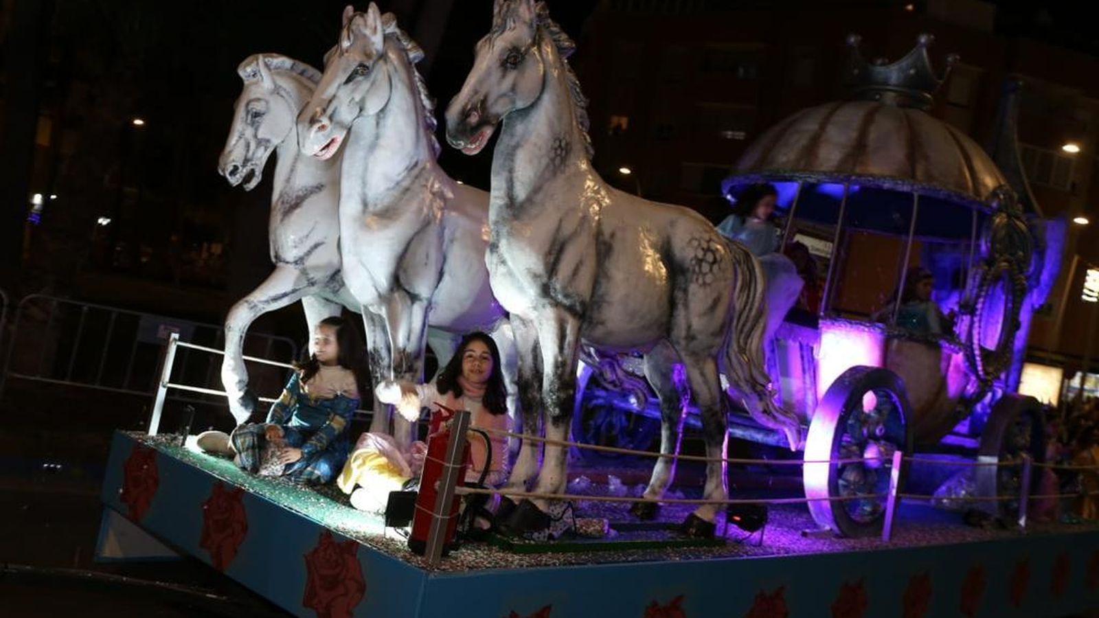 Una de las carrozas de la cabalgata.