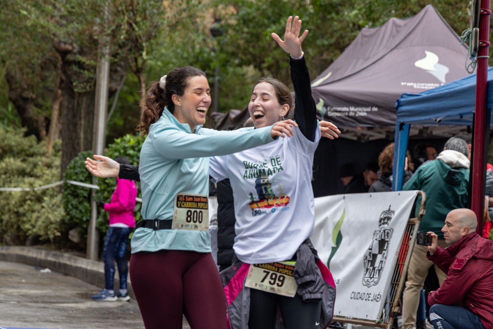 En imágenes: la lluvia no frena a más de un millar de corredores en la V Carrera Popular del IES San Juan Bosco (2)