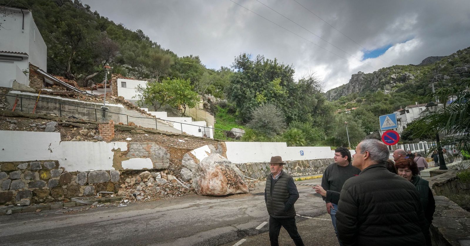 Imágenes de los torrentes de agua por las calles de Ubrique