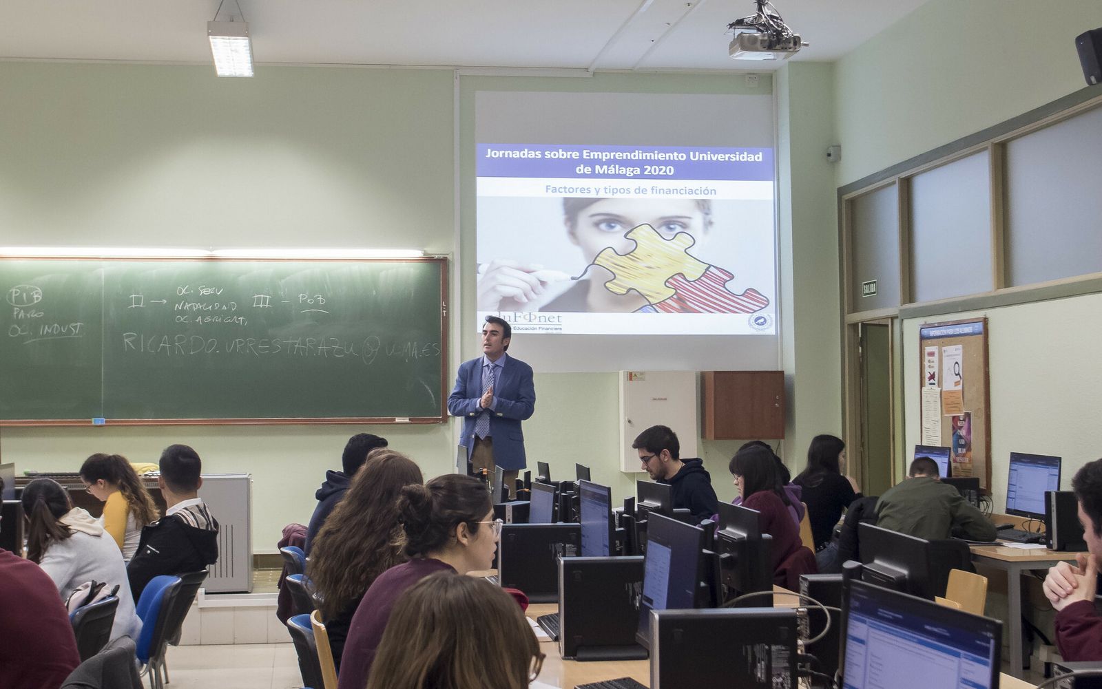 El Proyecto Edufinet de Unicaja enseña a emprender con un simulador de plan de empresa