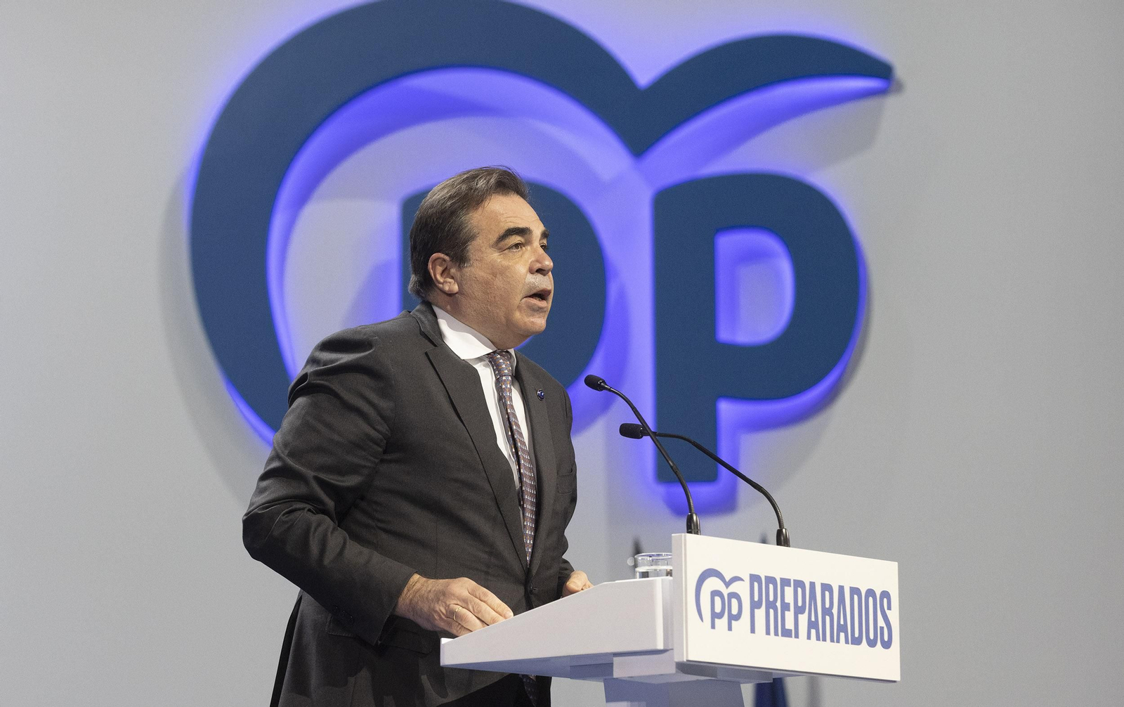 La proclamación de Feijóo como presidente del PP en Sevilla, en imágenes