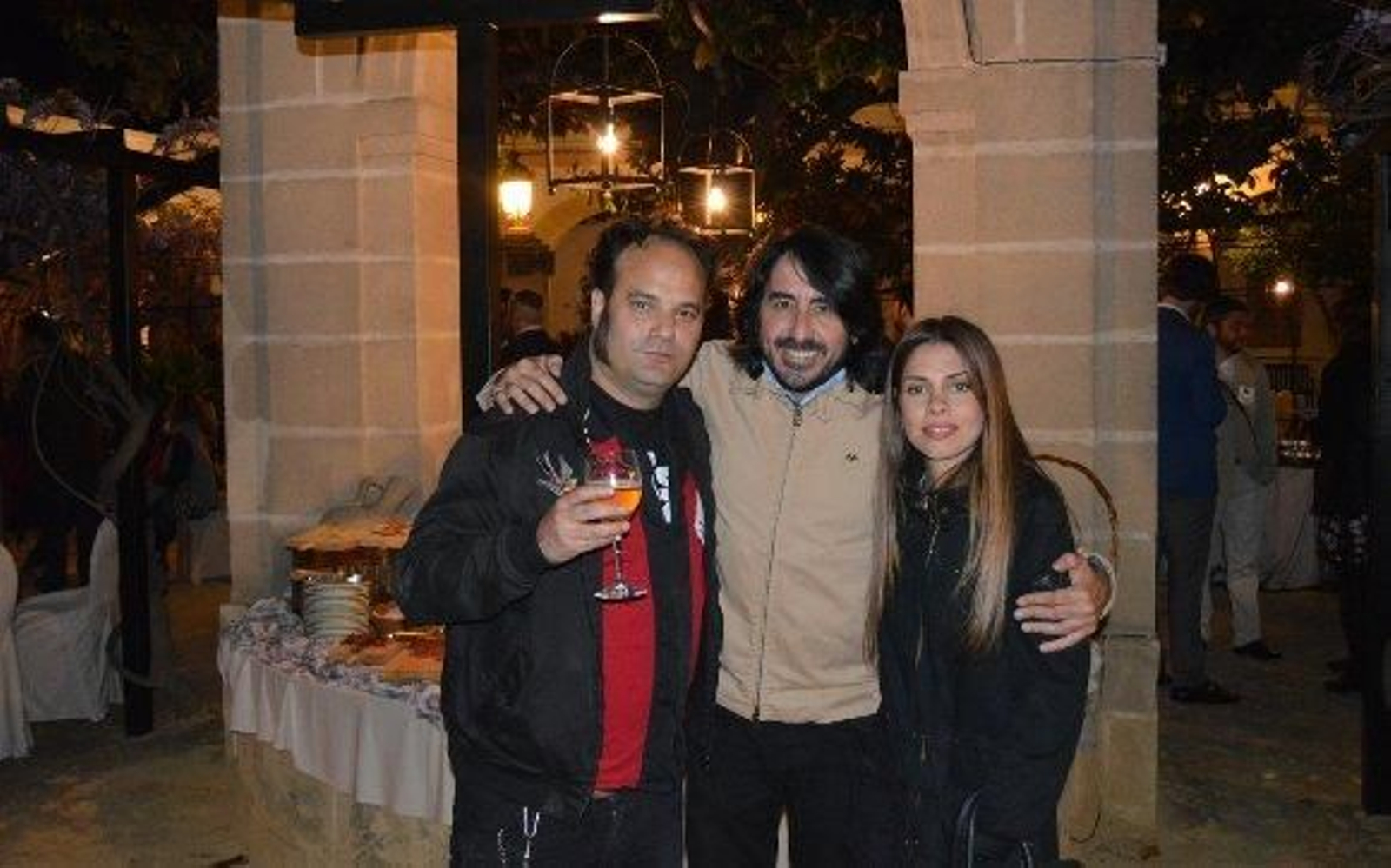 Juan Pérez Fajardo, Juan Villarreal y Nuria Wong, durante el cóctel.

Foto: Ignacio Casas de Ciria