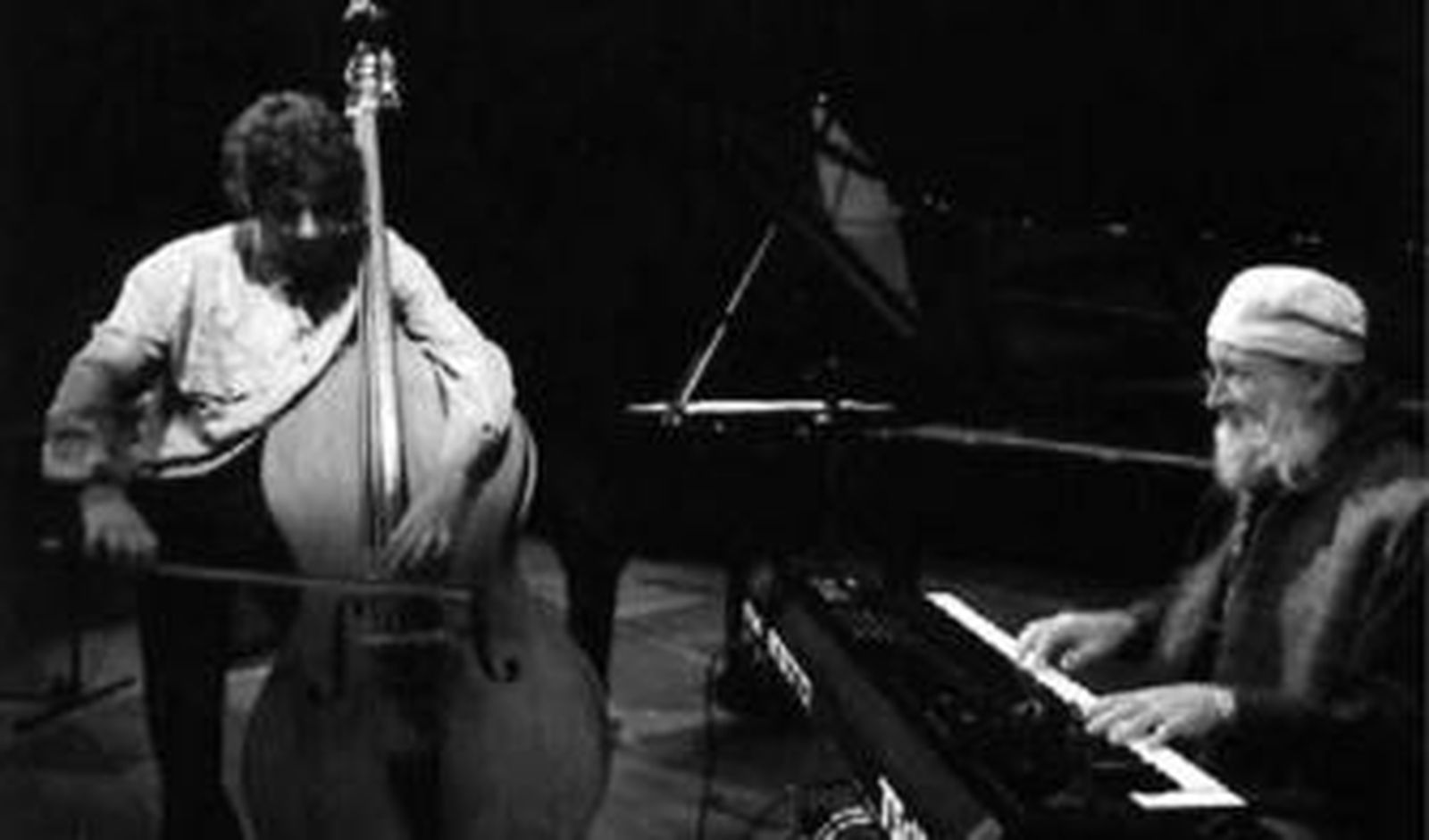 En los teclados el compositor californiano Terry Riley, inventor de la pieza minimalista 'In C'.