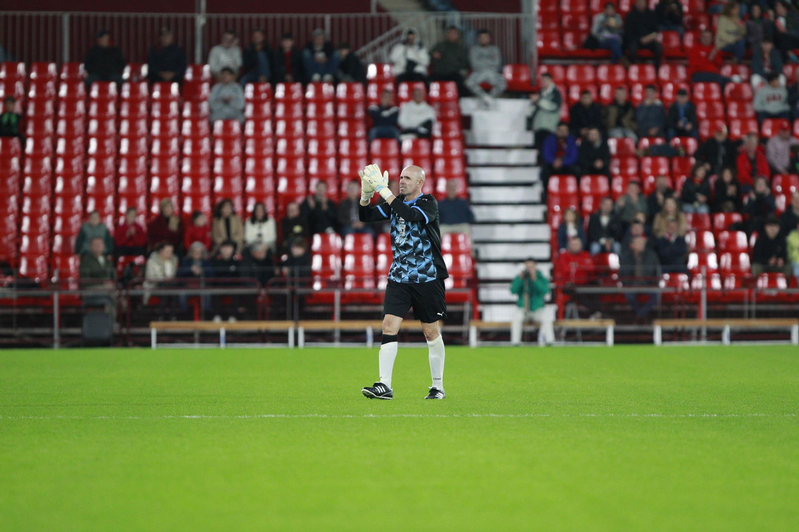 Imágenes del partido homenaje al 'eterno' capitán de la U.D. Almería, José Ortiz