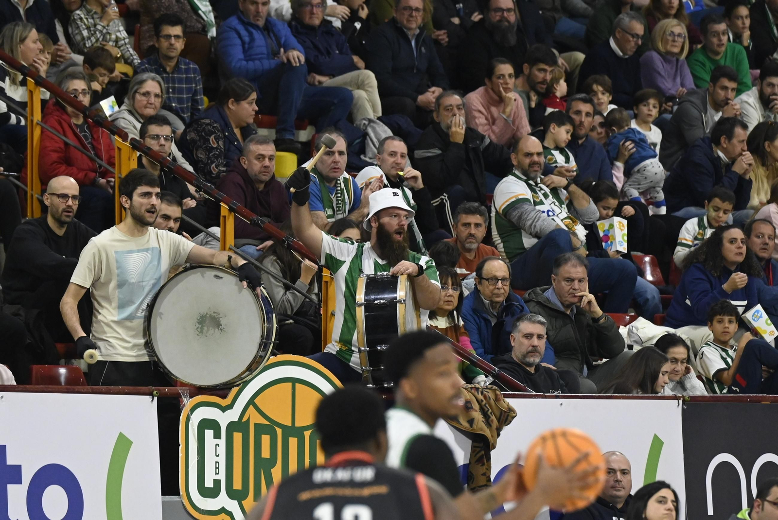 Las mejores fotos del ambiente en Vista Alegre para el Coto Córdoba - Círculo Gijón