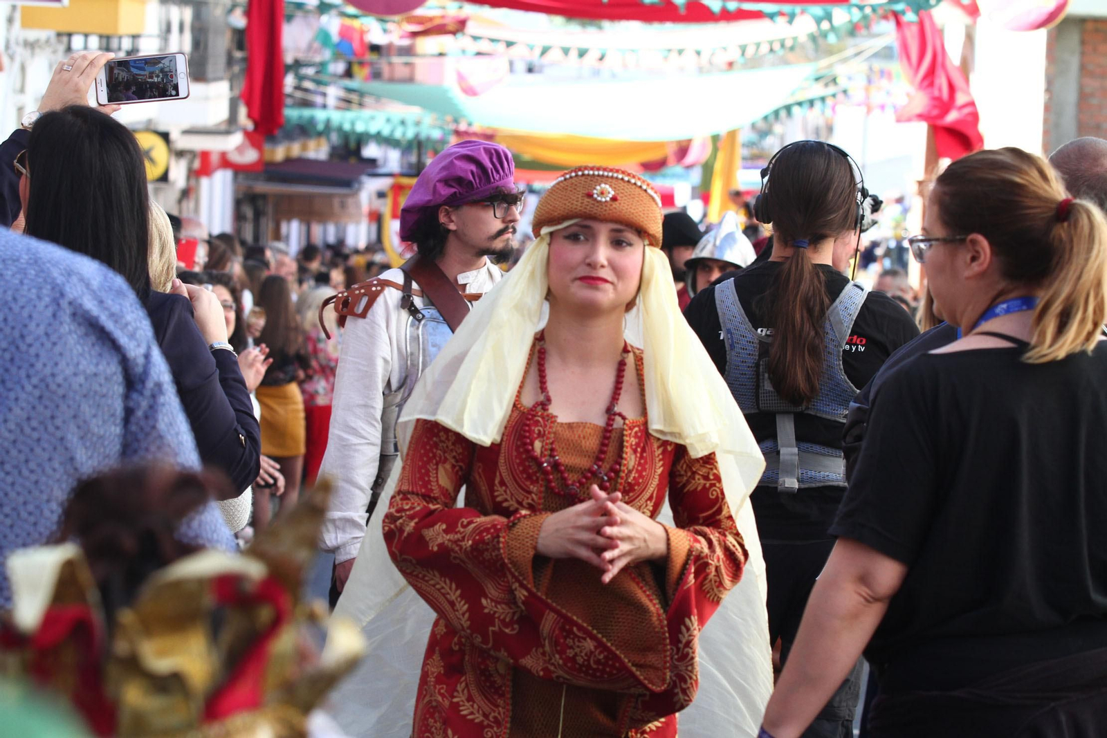 Imágenes del desfile de la XIX Feria Medieval del Descubrimiento, en Palos de la Frontera