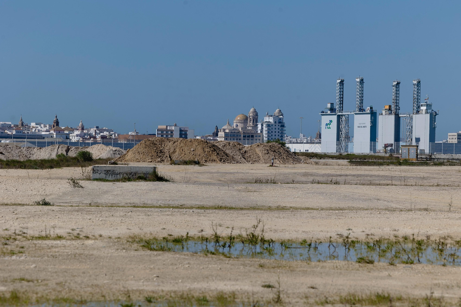 Imágenes del acto de la puesta de la primera piedra de la segunda fase de la ampliación de la nueva terminal de contenedores del puerto de Cádiz