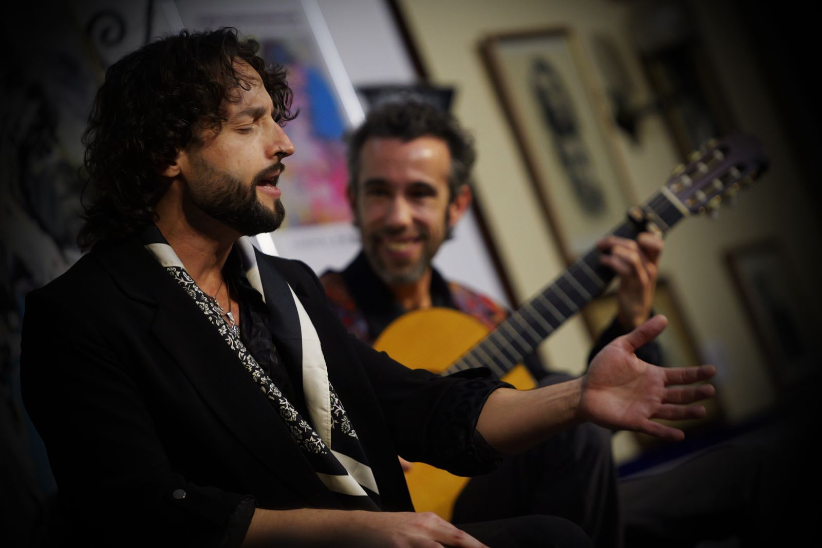 Cristian de Moret al cante, con la guitarra de Juan Campos