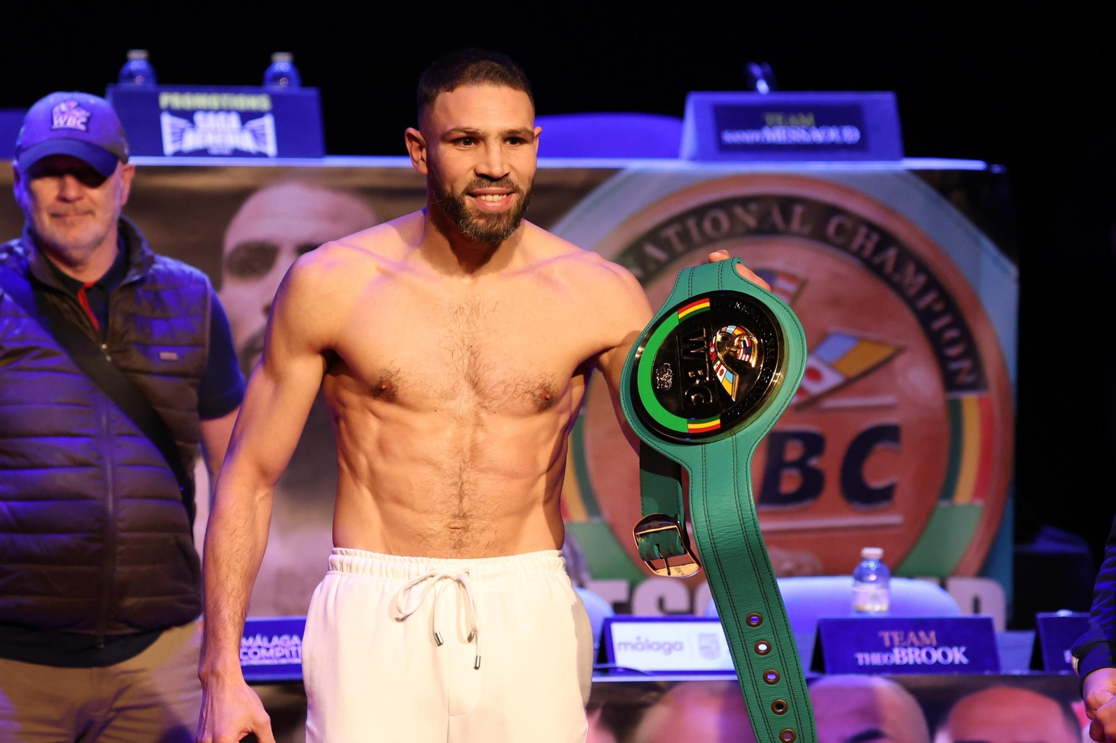 El pesaje previo al combate por el título entre Samuel Molina y Sandy Messaoud, en fotos