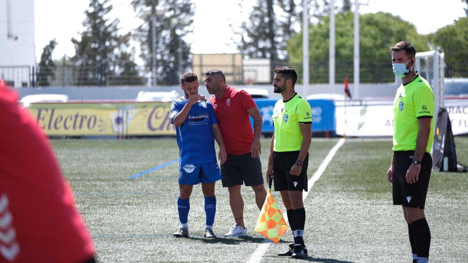 Fajardo no paró de dar instrucciones a sus jugadores desde la banda.