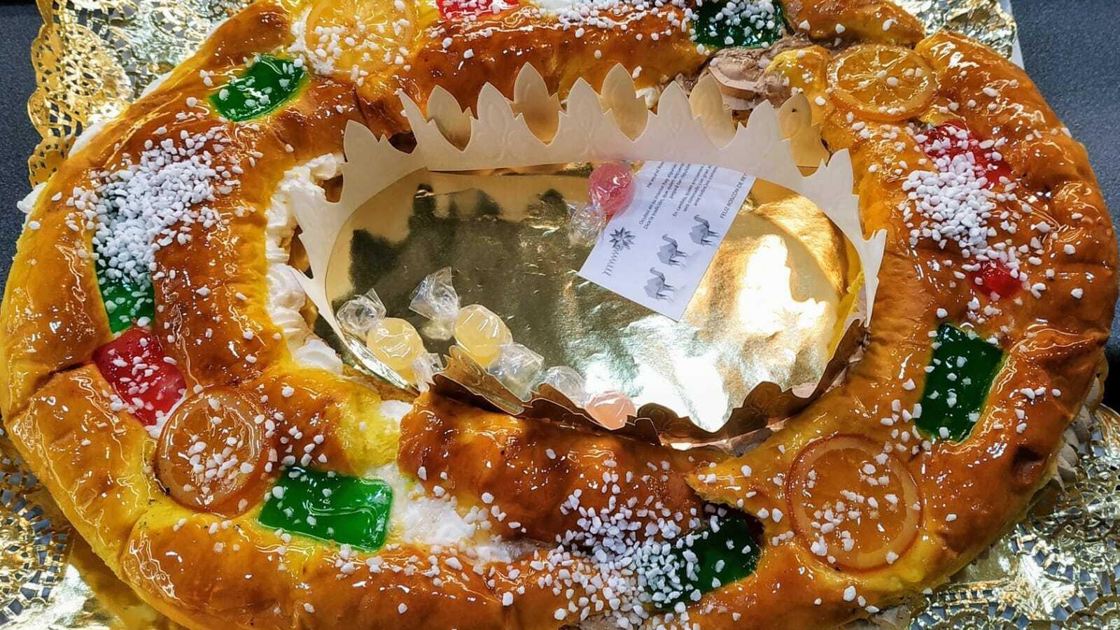 Roscón de Pastelería Los Reyes, con su corona.