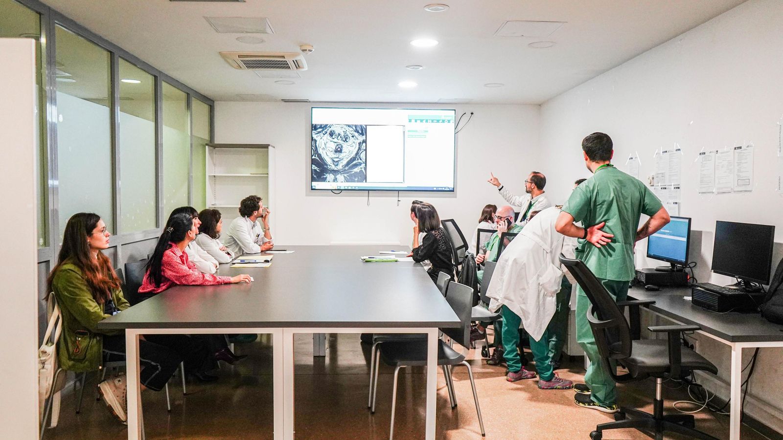 Análisis de un caso durante la reunión del comité de expertos