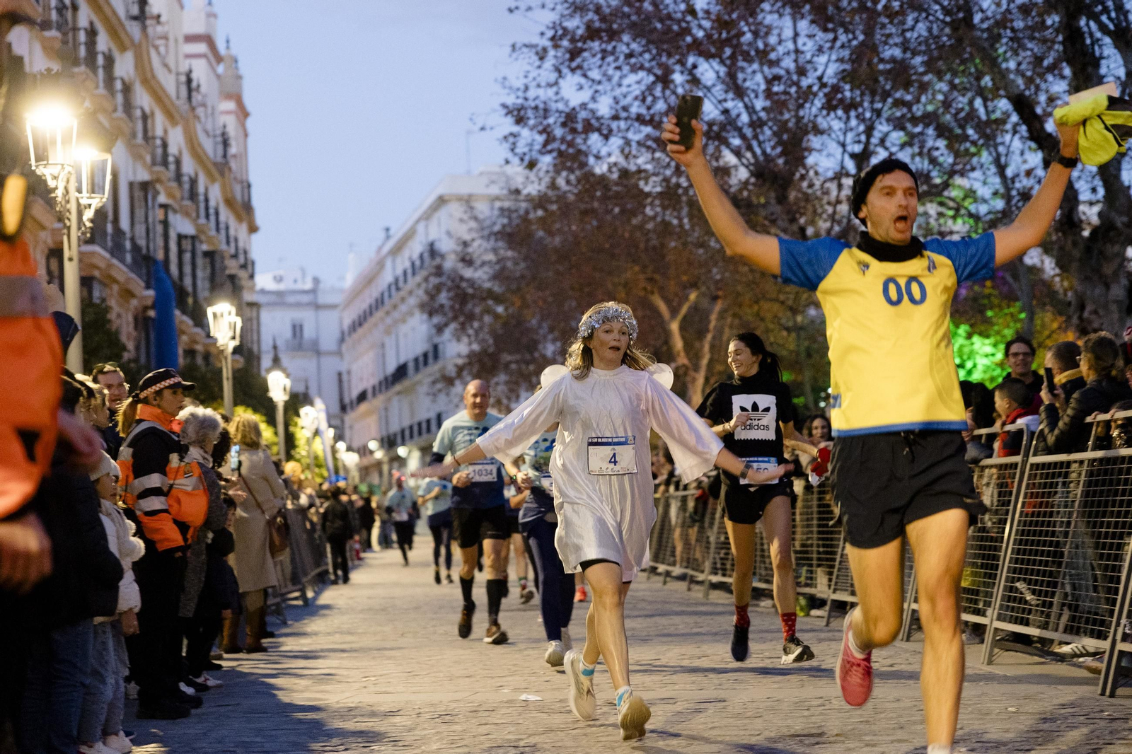 Las mejores imágenes de la carrera popular San Silvestre Gaditana 2024