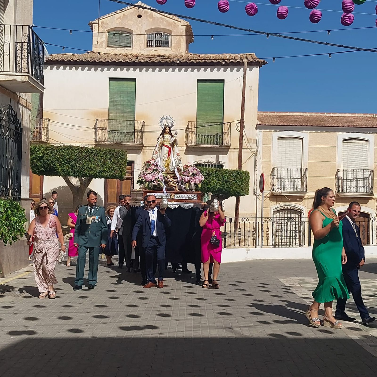 Procesión por las calles del municipio.