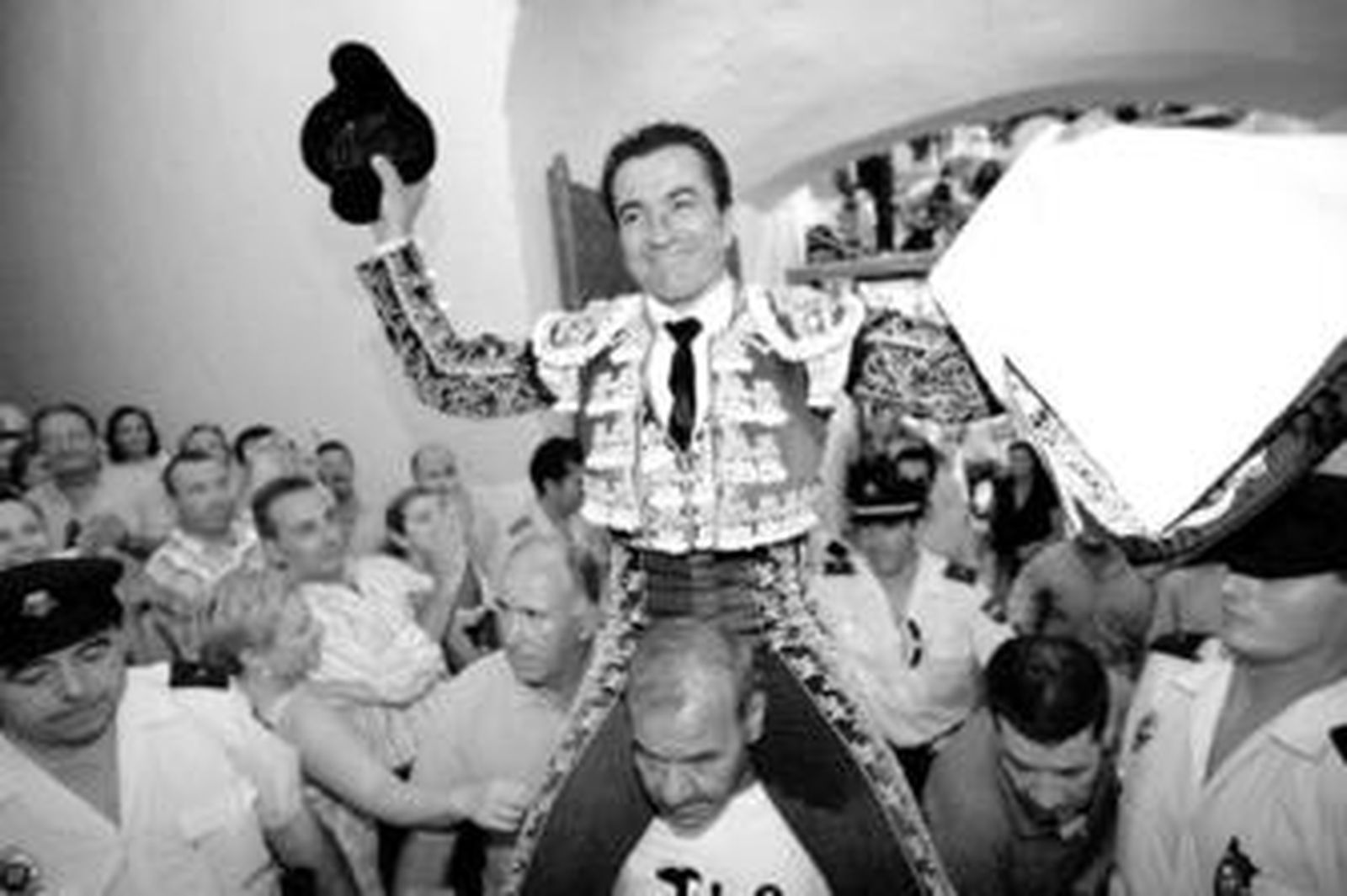 El Fundi cortó dos orejas y salió por la puerta grande.