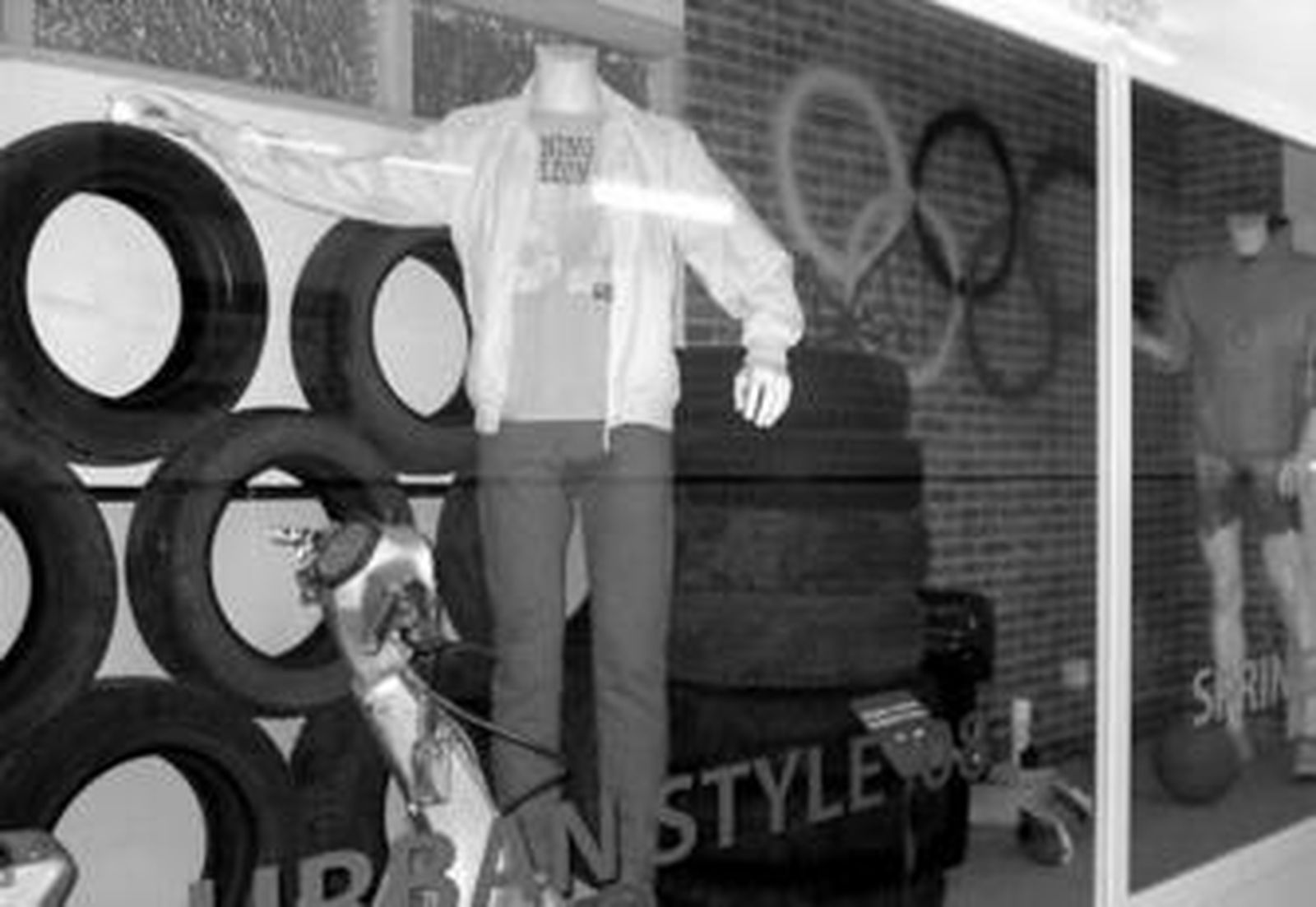 Escaparate realizado por el alumnado del ciclo de Comercio del IES 'Almunia'.