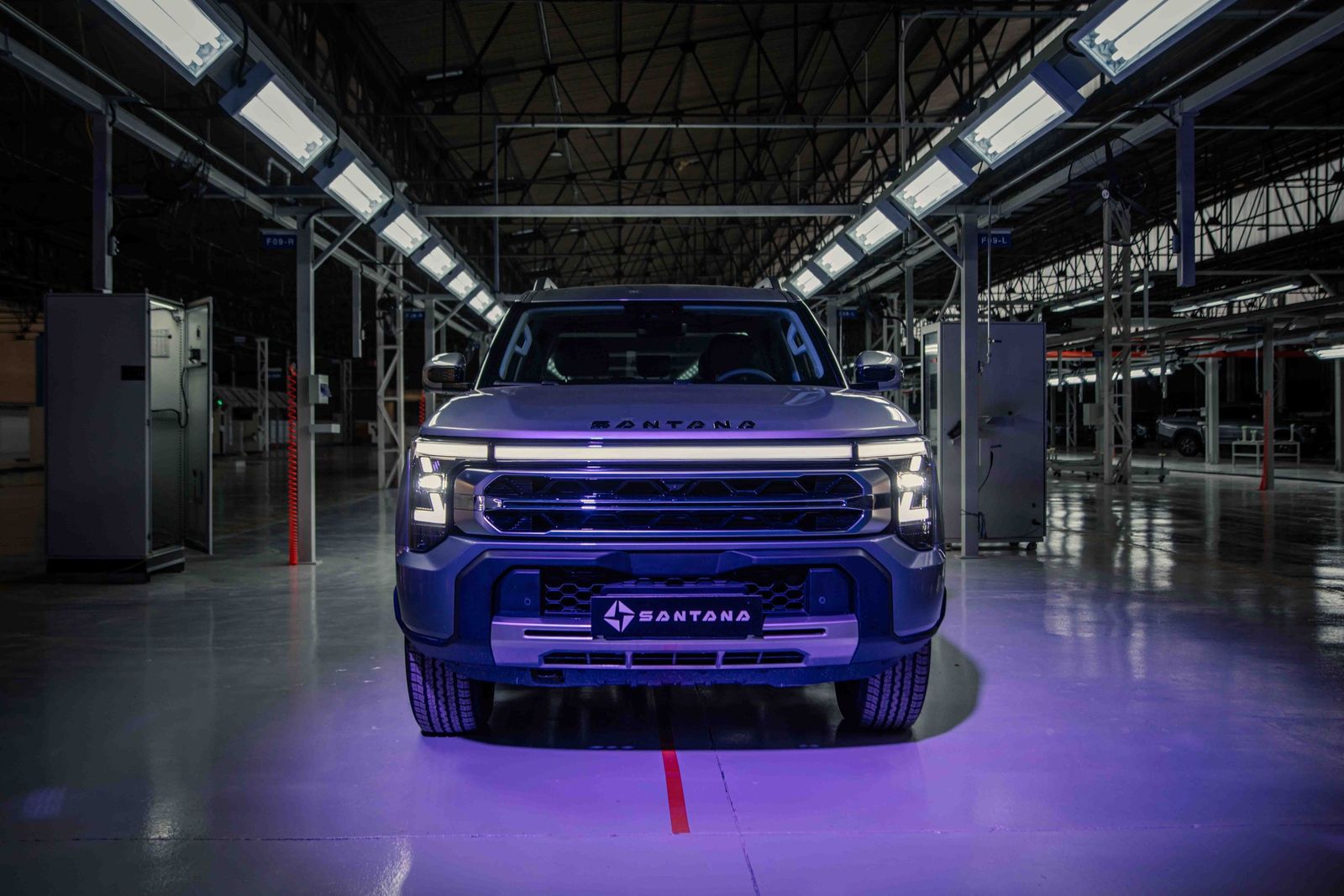 Uno de los modelos de todoterreno de la histórica marca andaluza en la fábrica linarense.