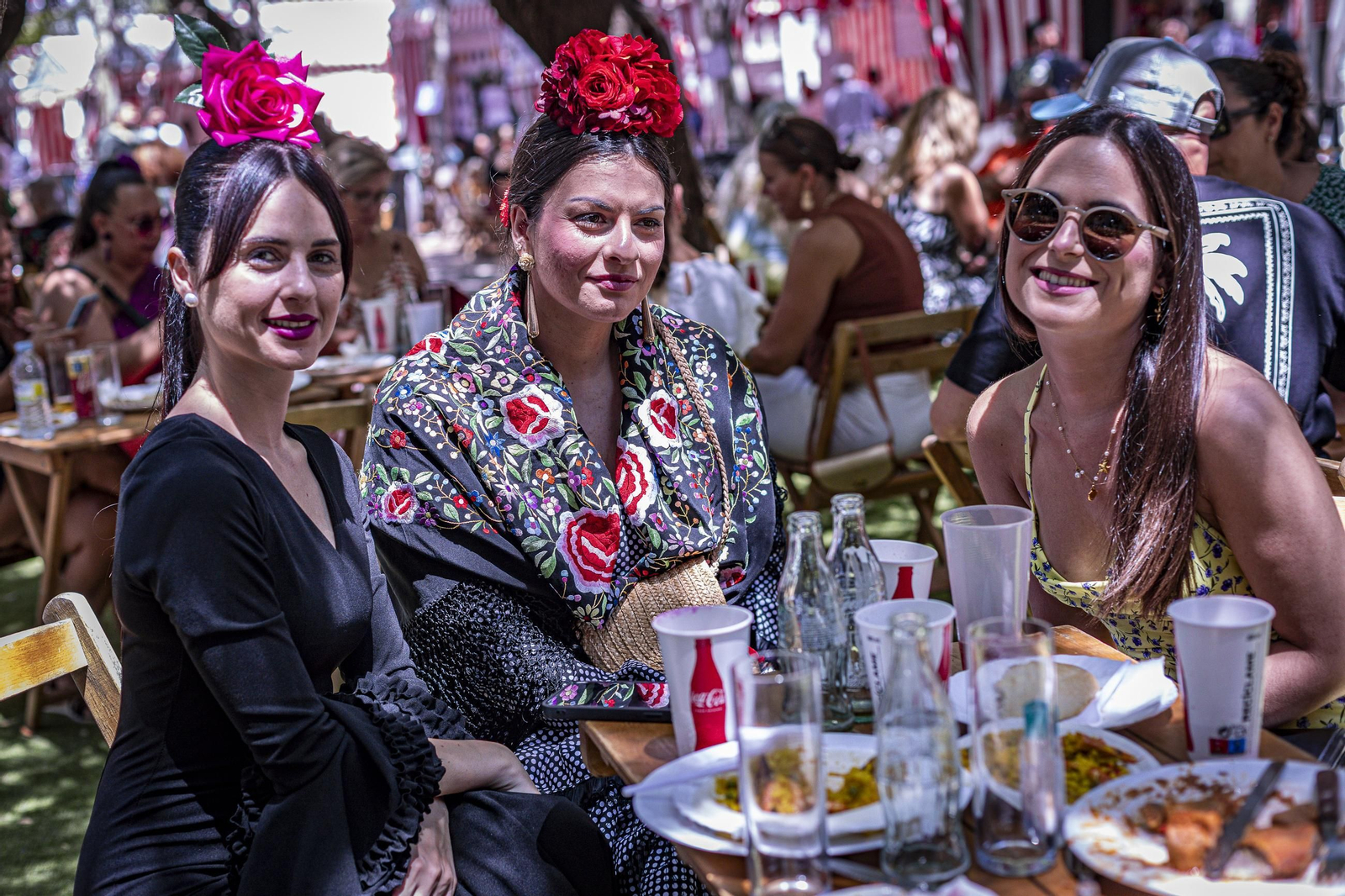 Búscate en las imágenes del Día de la Mujer de la Feria del Carmen y de la Sal de San Fernando