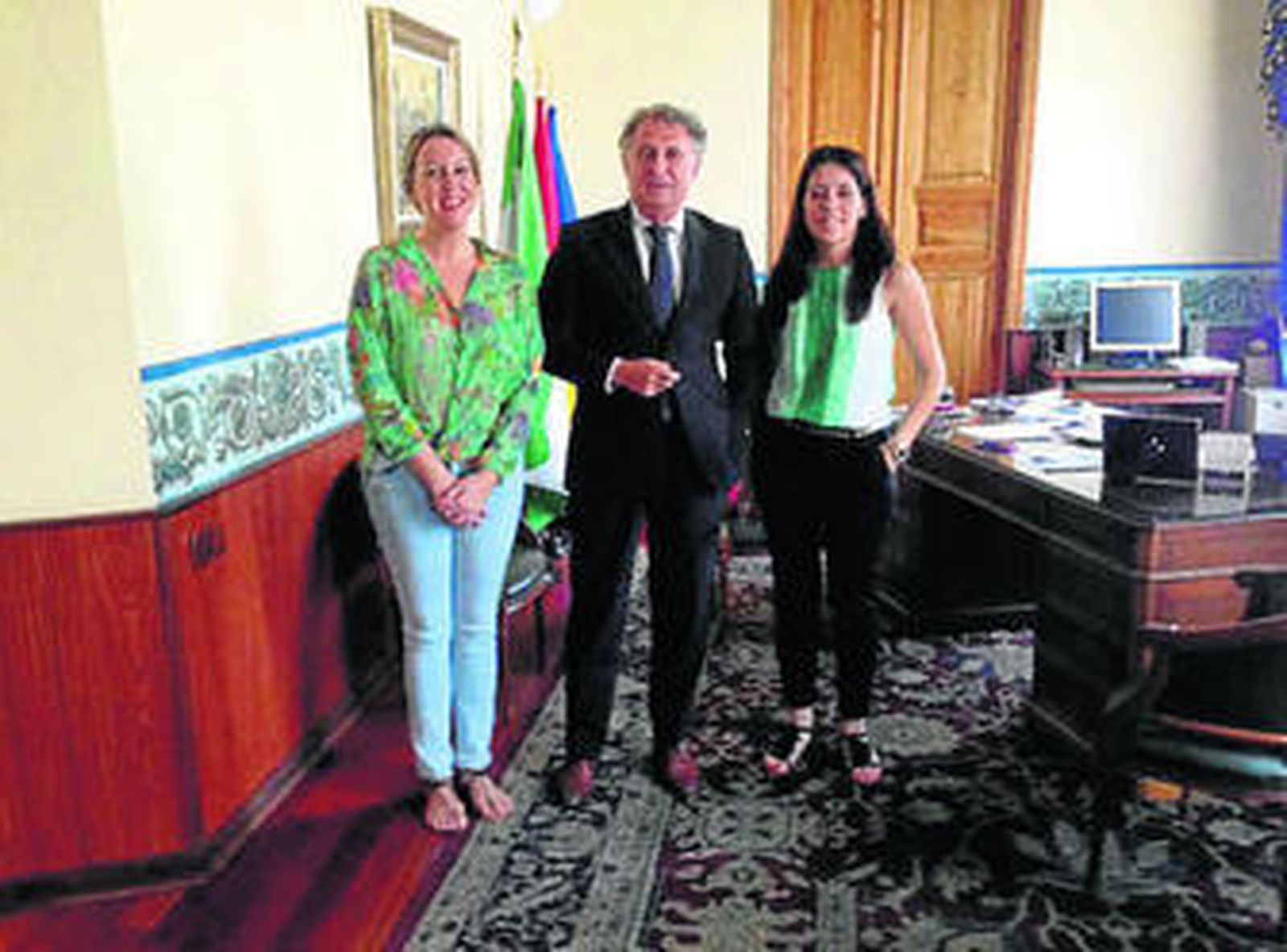 Visita de la gerente del Patronato de Turismo al Ayuntamiento de Cuevas del Almanzora.