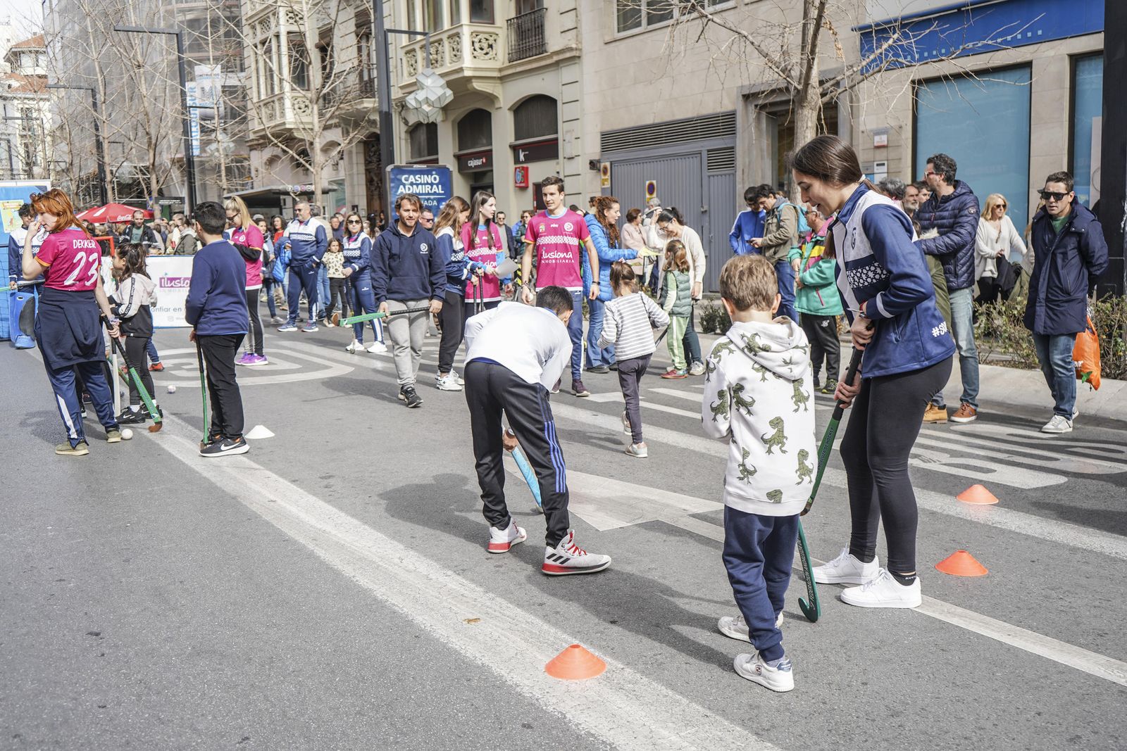 El Día Sin Coche llena de ciudadanos la Gran Vía de Granada