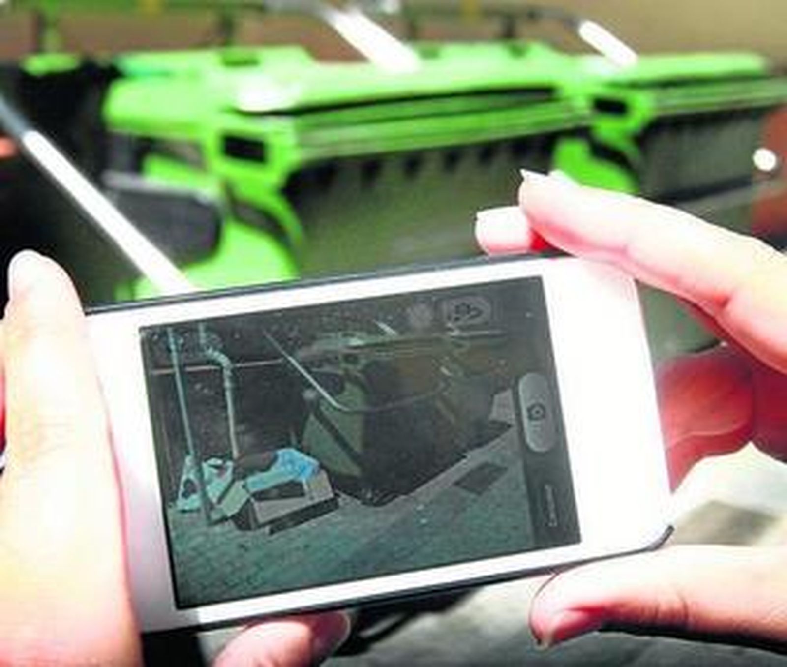 Comunicación, a través del móvil, de una incidencia relativa a la basura.
