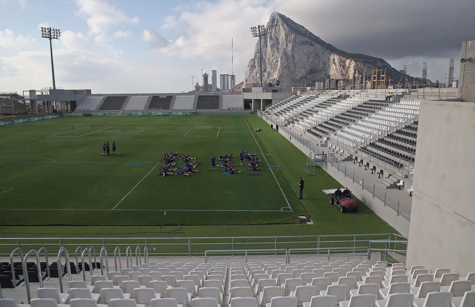 Fotos del primer entrenamiento de la Balona en el Ciudad de La Línea