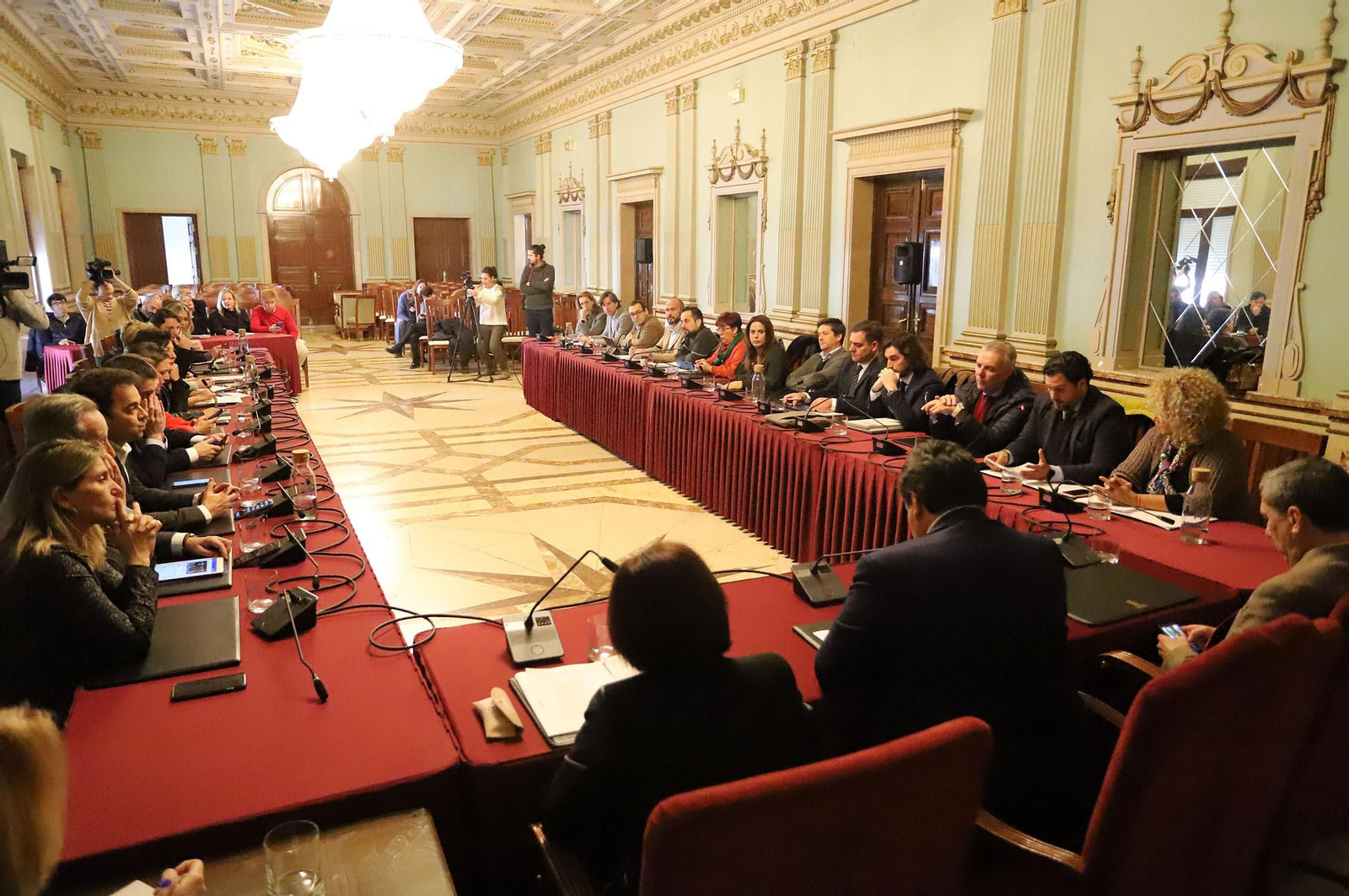 Imágenes del pleno extraordinario en el Ayuntamiento