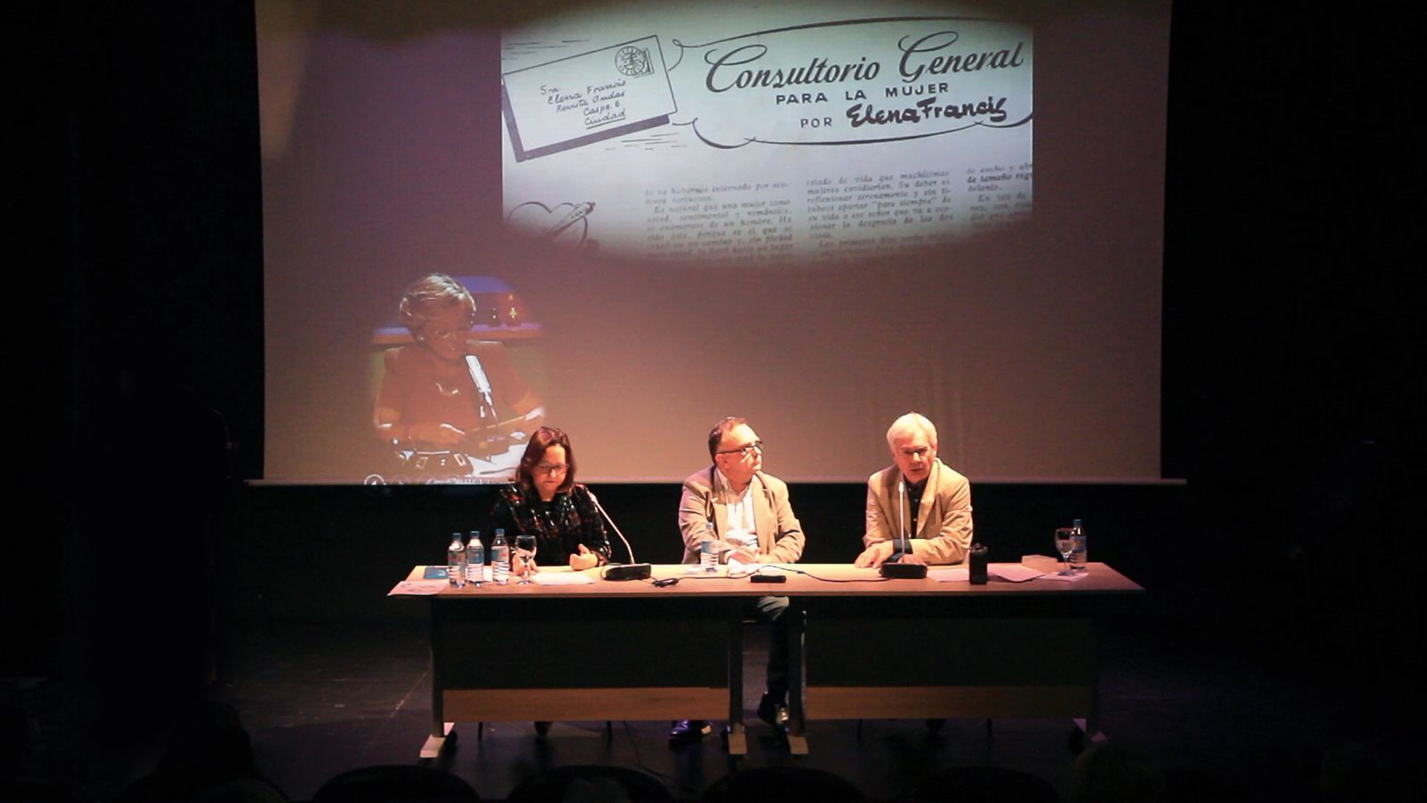 Rosario Fontova,  Alejandro V. García y Armand Balsebre durante la conferencia organizada por la Diputación.