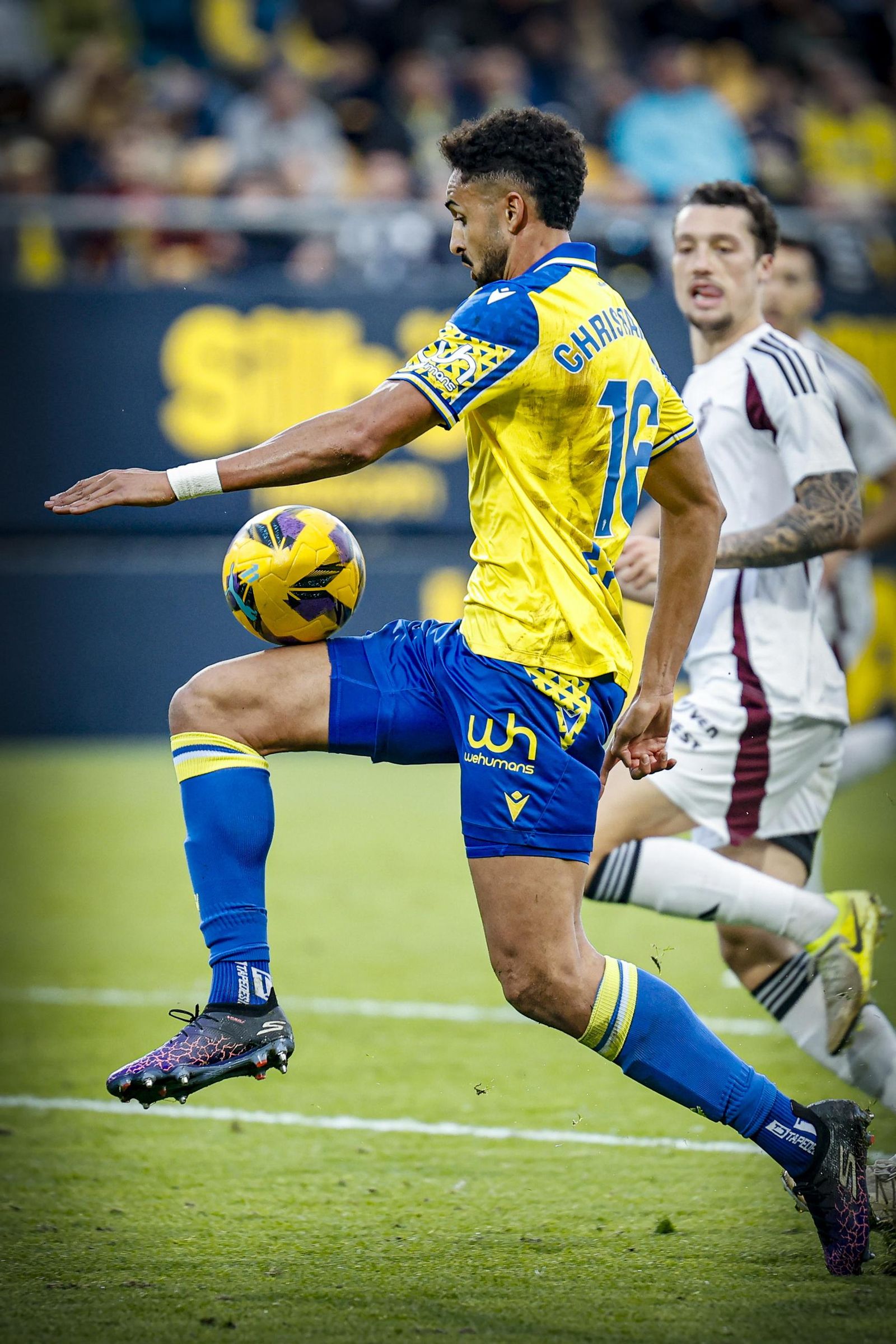 Búscate entre las fotos del partido de fútbol Cádiz CF - Albacete Balompié