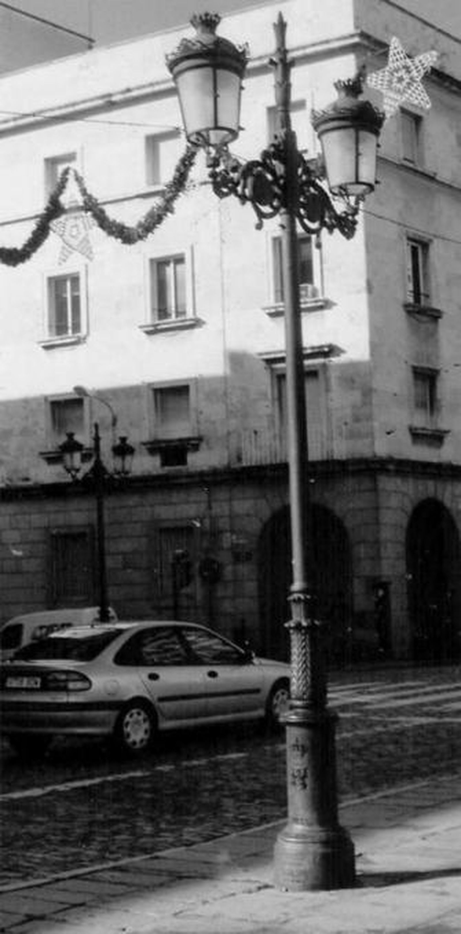 Una de las farolas situadas frente al Ayuntamiento.