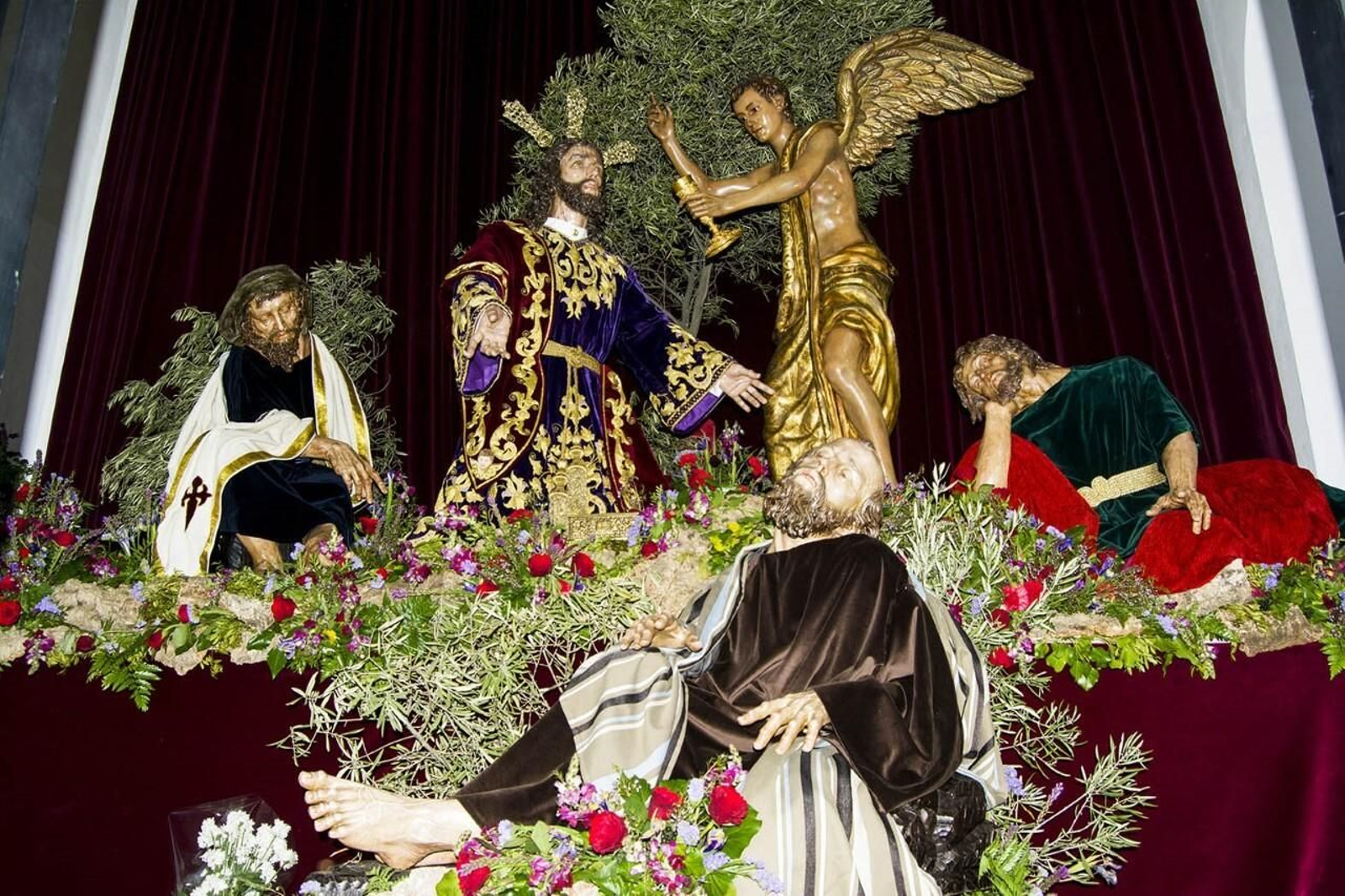 La Sagrada Oración de Nuestro Señor en el Huerto con las imágenes del misterio.