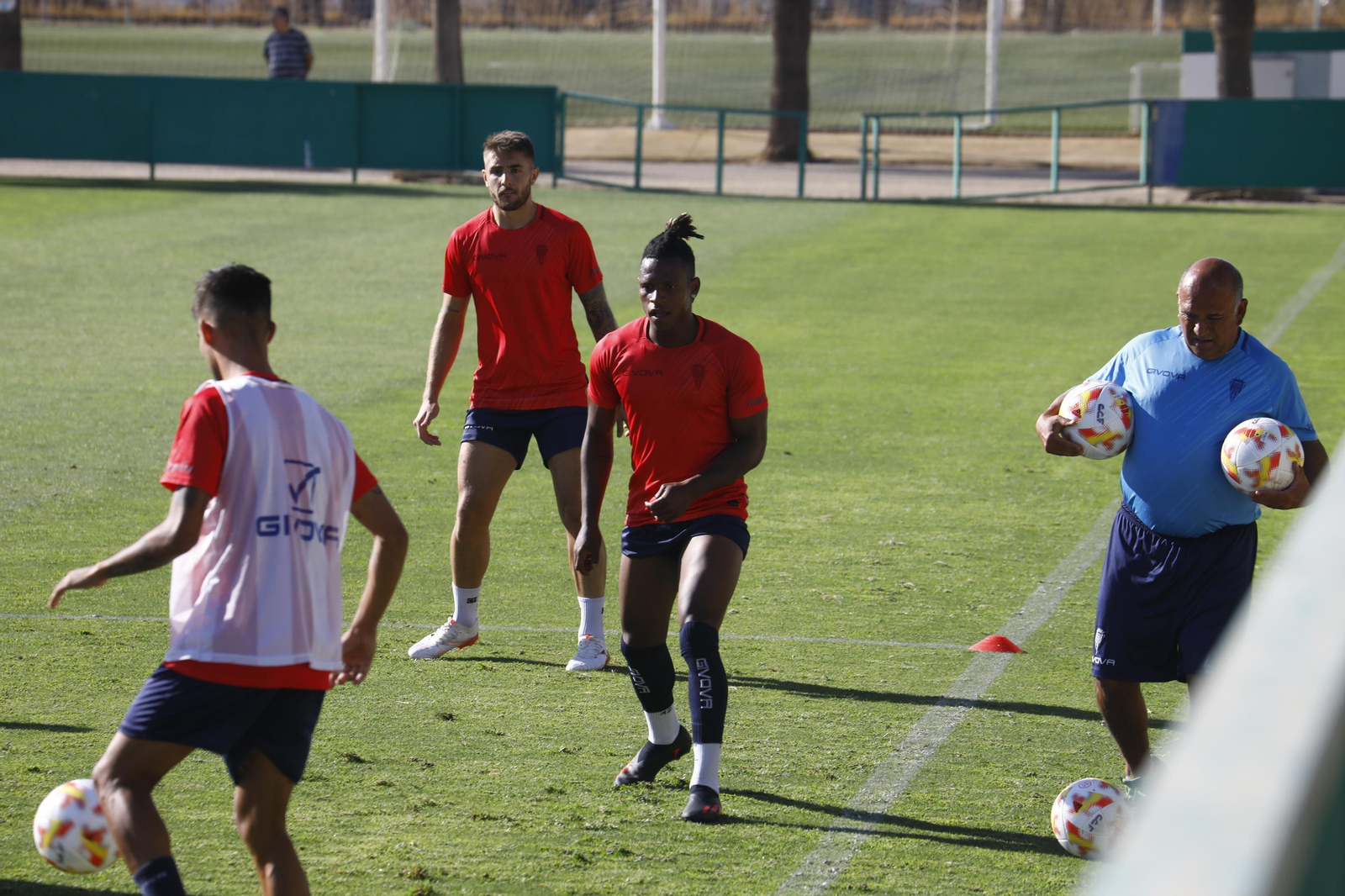 Cedric Teguia durante el entrenamiento de este miércoles.