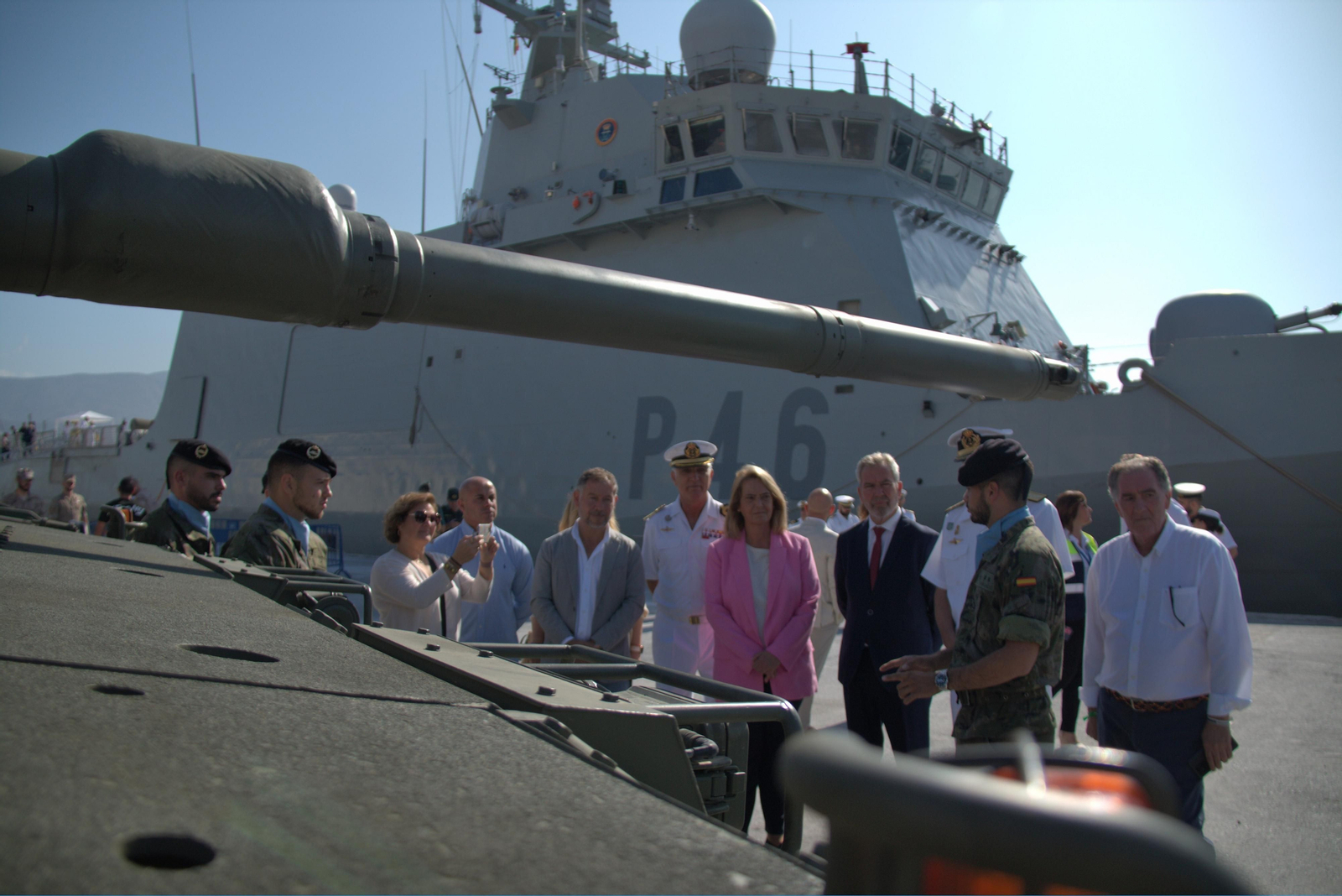 Éxito de participación para ver de cerca el despliegue de las Fuerzas Armadas en Motril