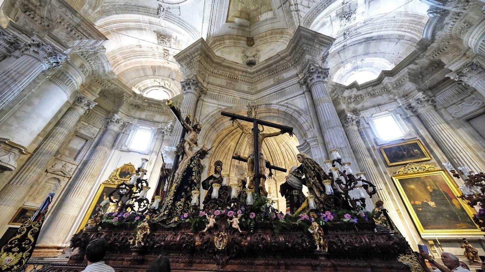 Magna Cádiz 2022: Lleno en la Catedral de Cádiz para ver los 17 pasos