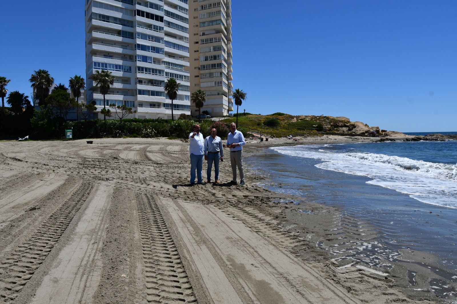 Reponen arena en el Paseo Chico de Torreguadiaro