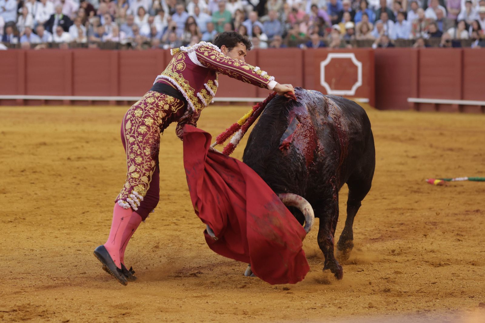 Las Imágenes de la cuarta corrida de abono en la Maestranza de Sevilla