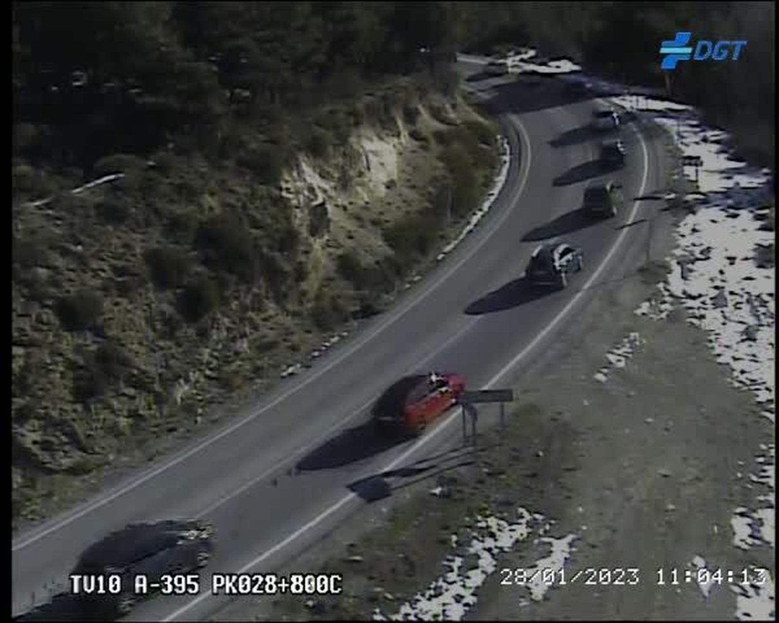 Hilera de coches en la A385 esta mañana captada por las cámaras de la DGT.