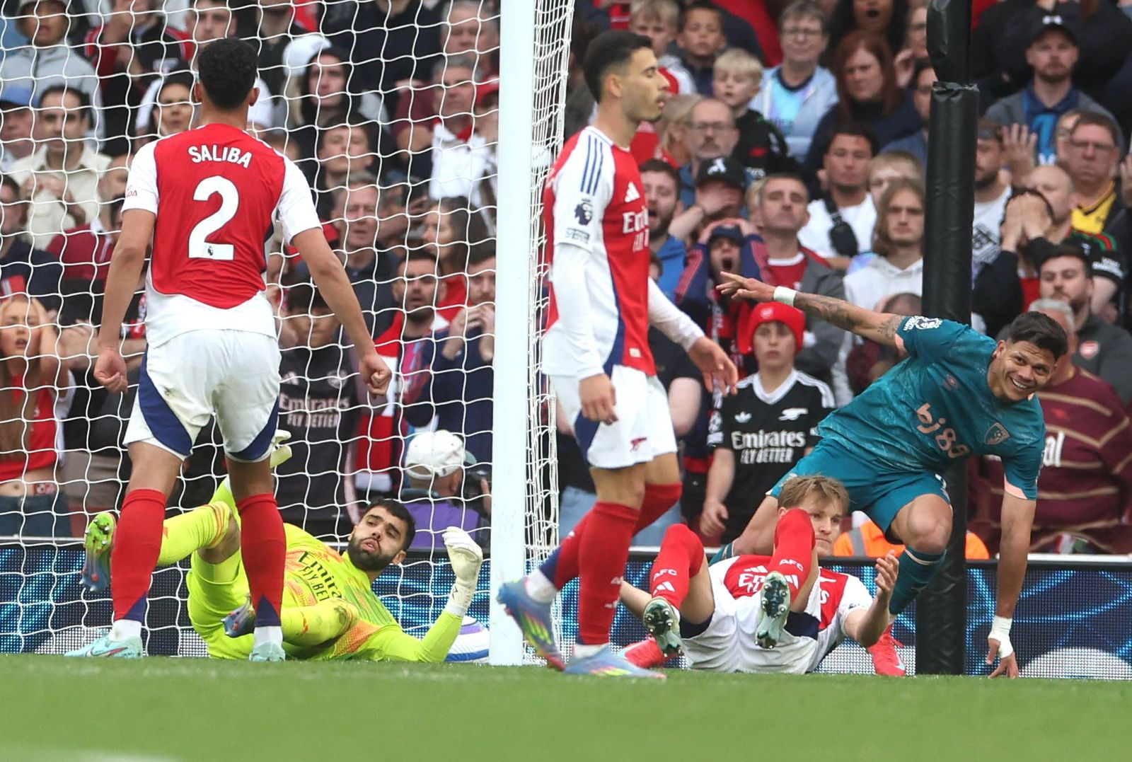 Dean Huijsen marca en el triunfo del Bournemouth en casa del Arsenal