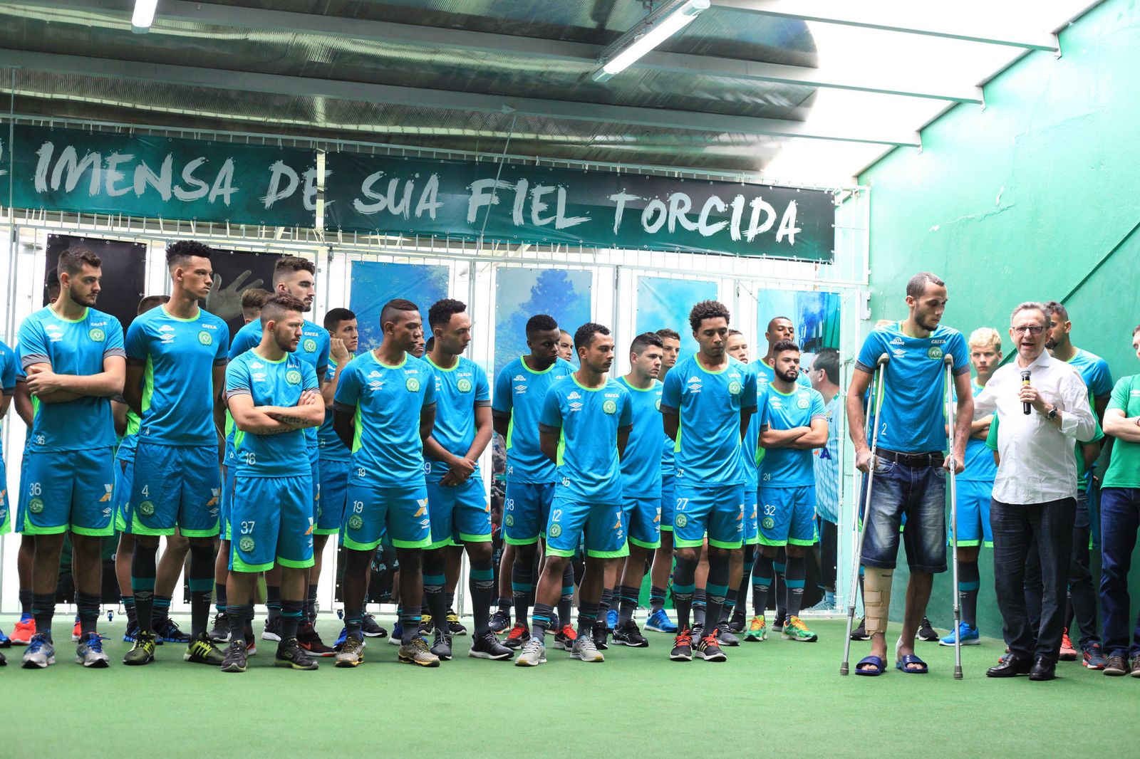 Hélio Neto acompañó a la nueva plantilla en su presentación.