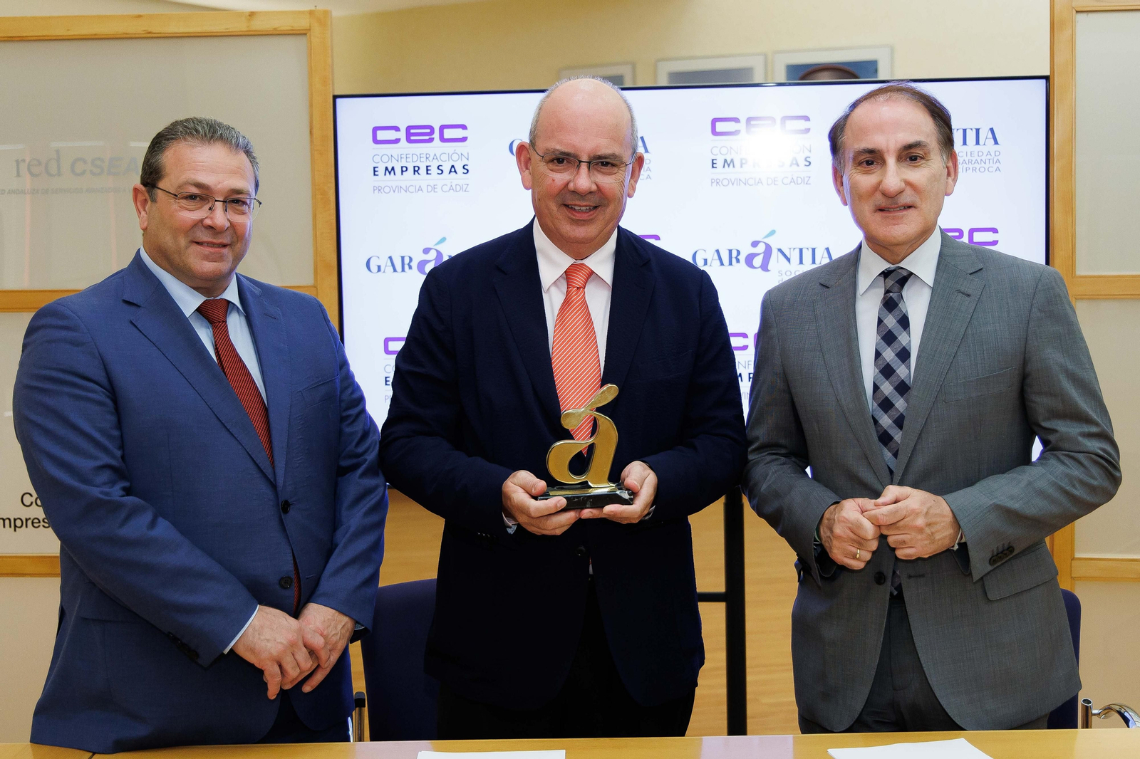 Javier Sánchez Rojas, en el centro de la imagen.