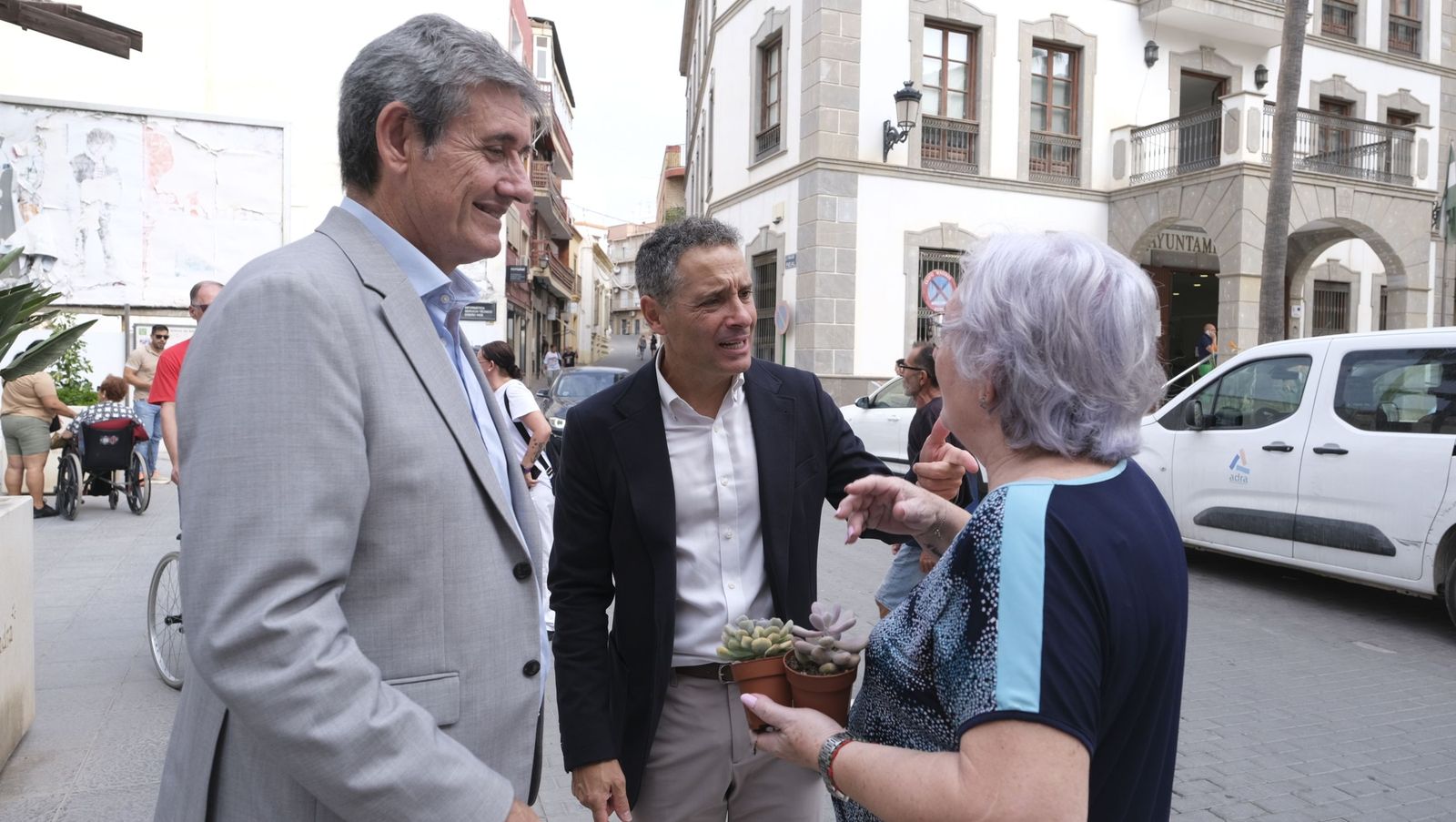 El Día de las Personas de Edad en Adra, organizado por el Ayuntamiento y Clece, en imágenes