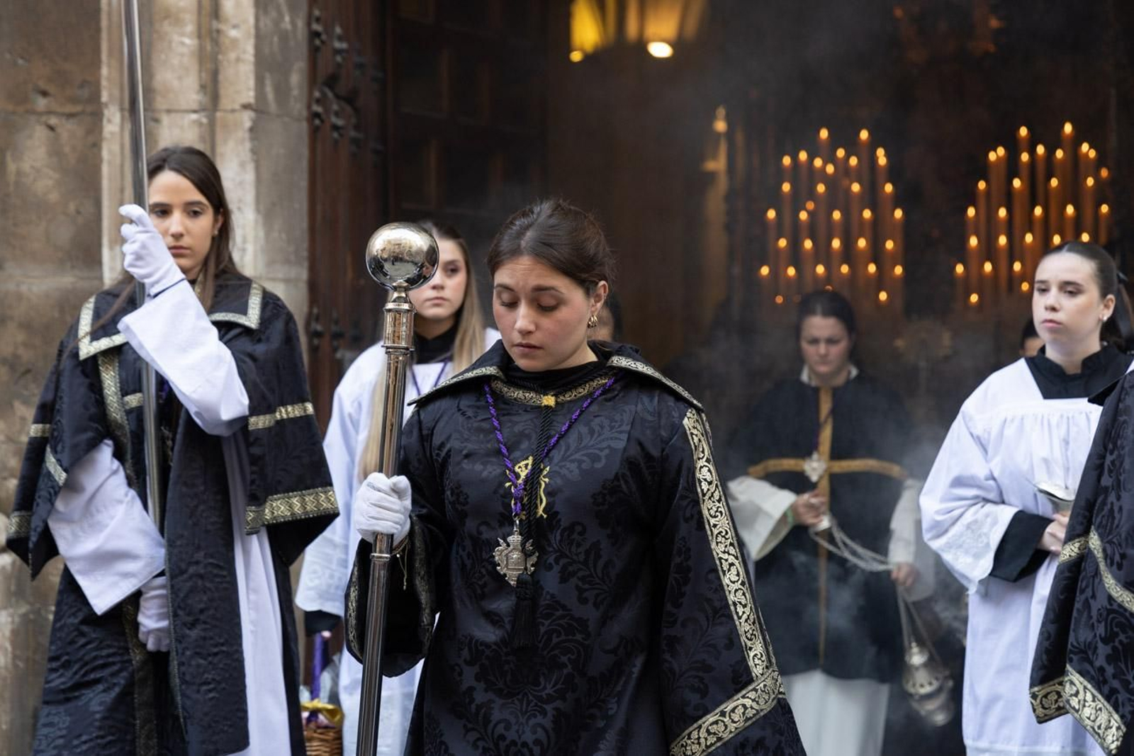 Las cofradías de la Vera Cruz, Expiración y Gran Poder lucen sus cortejos en la calle