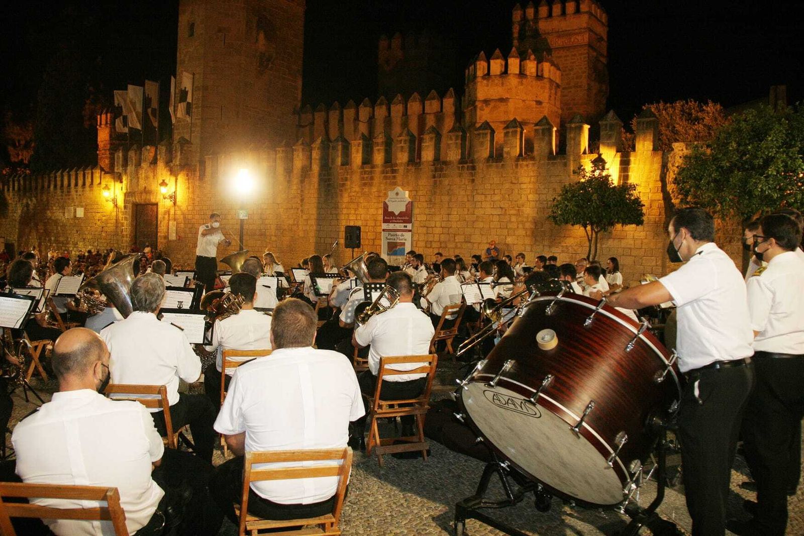 La banda de música Maestro Dueñas, una de las que amenizó la velada de la Virgen.