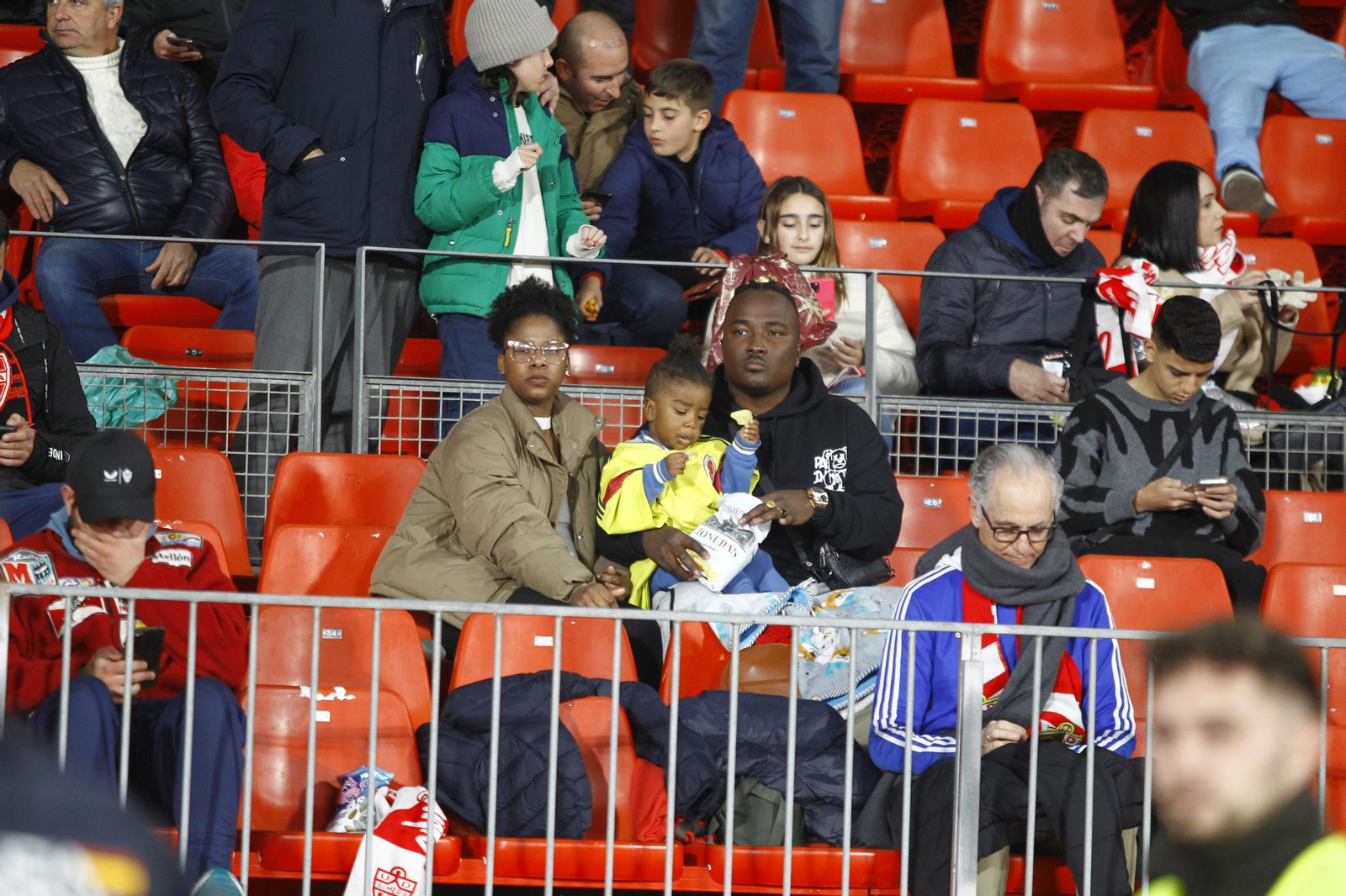 Búscate en las fotos de público del partido U.D. Almería-S.D. Huesca