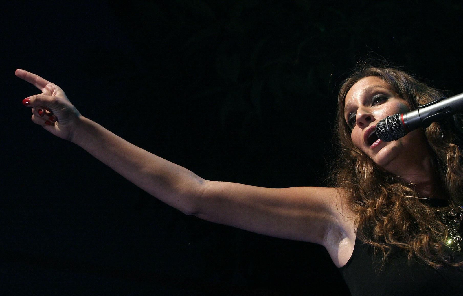 María Toledo presenta sus nuevas canciones en 'Corazonada', su última entrega discográfica.